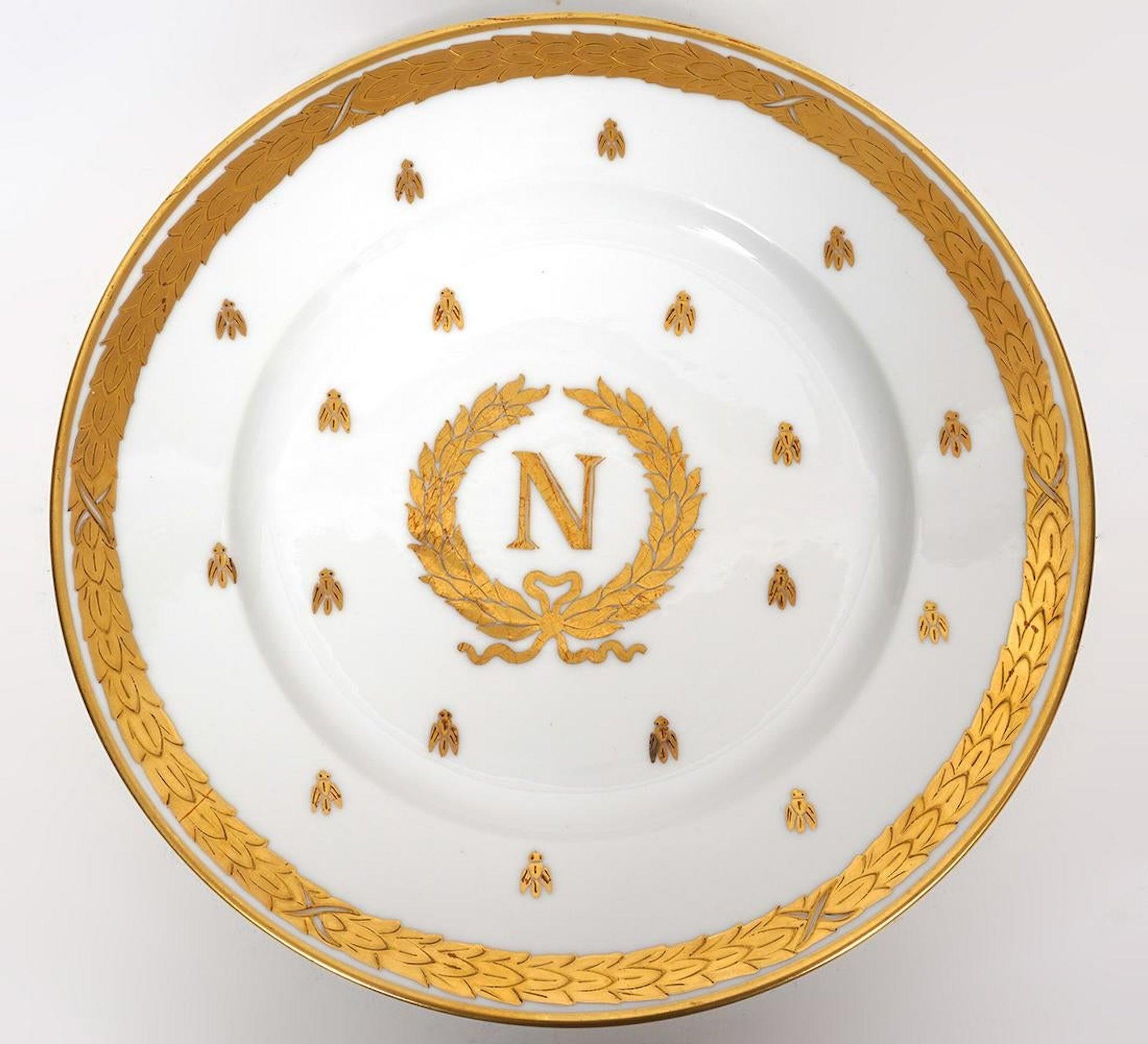12 Platos napoleónicos esmaltados dorados en relieve de Limoges, hacia 1900 Imperio en venta