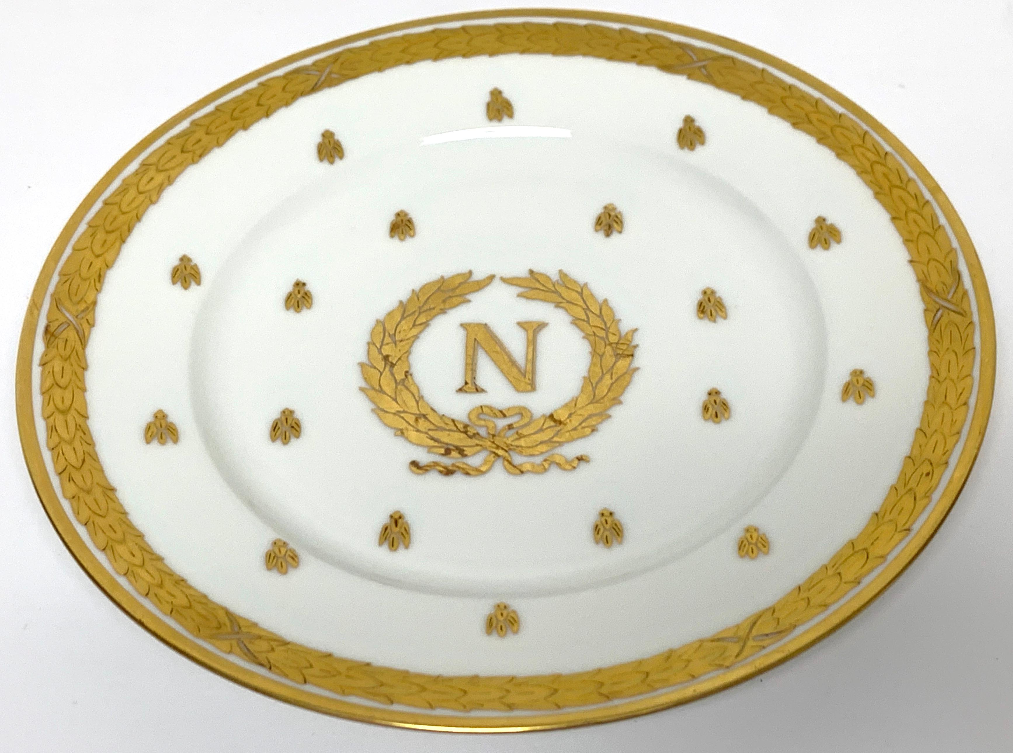12 Limoges Raised Gilt Enameled Napoleonic Plates, circa 1900 In Good Condition For Sale In West Palm Beach, FL