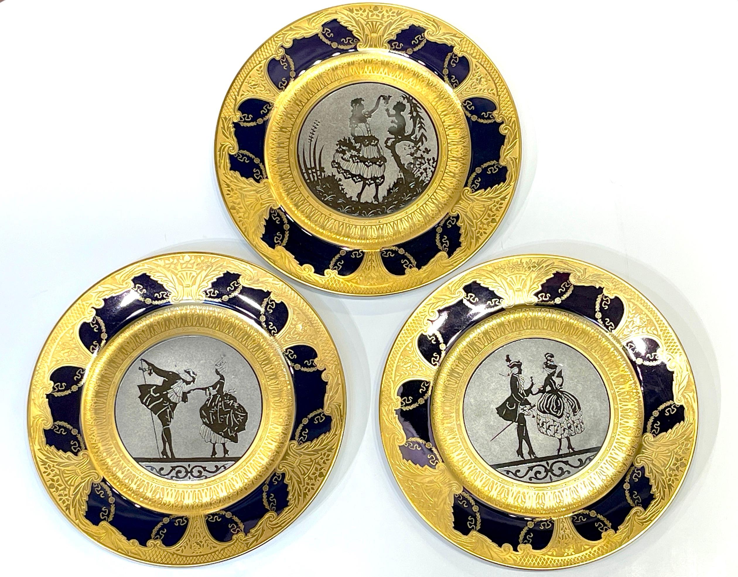 Français 12 magnifiques assiettes de service opéra incrustées d'or et de platine de Limoges  en vente