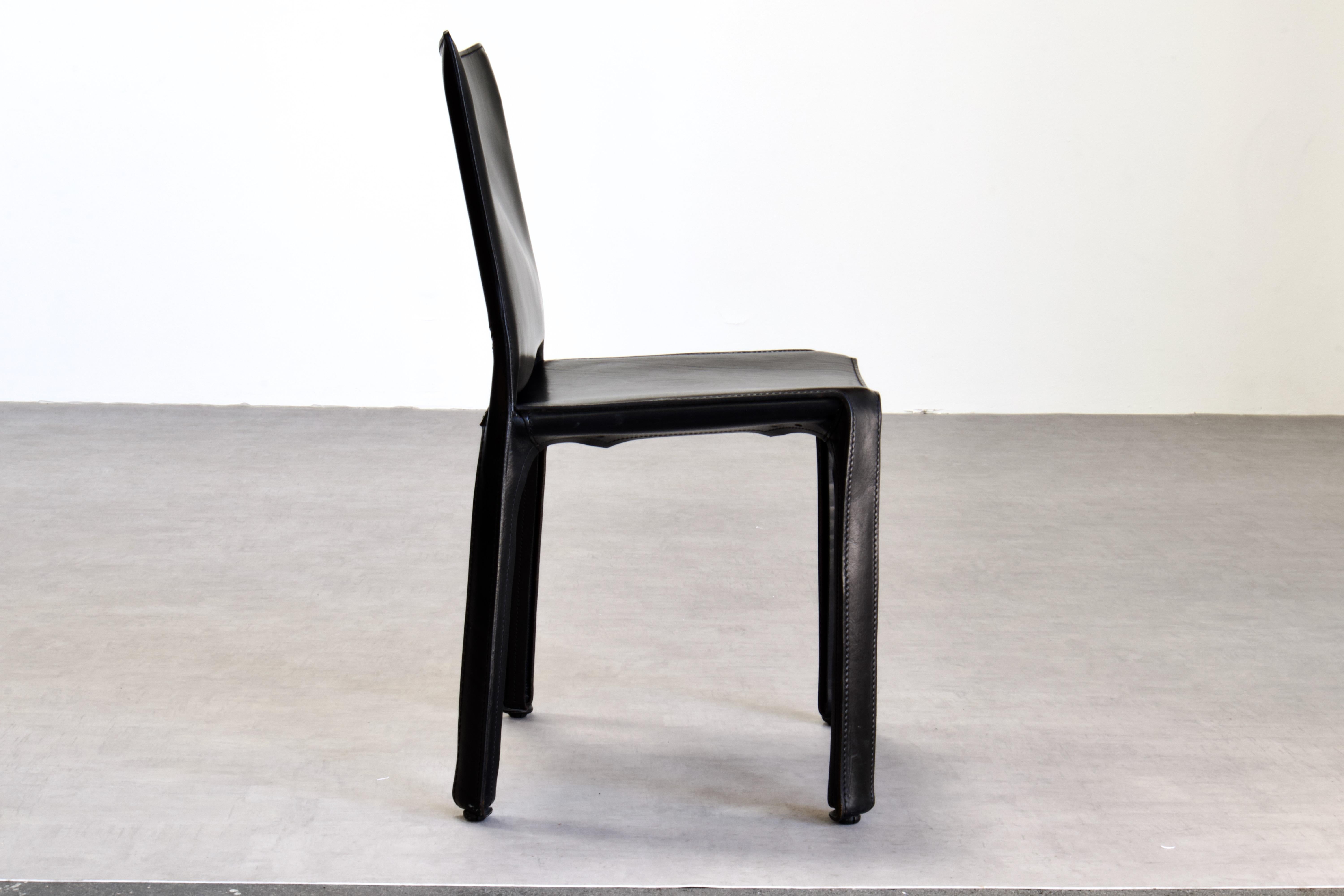 12 Mario Bellini CAB 412 Stühle aus schwarzem Sattelleder für Cassina (20. Jahrhundert) im Angebot