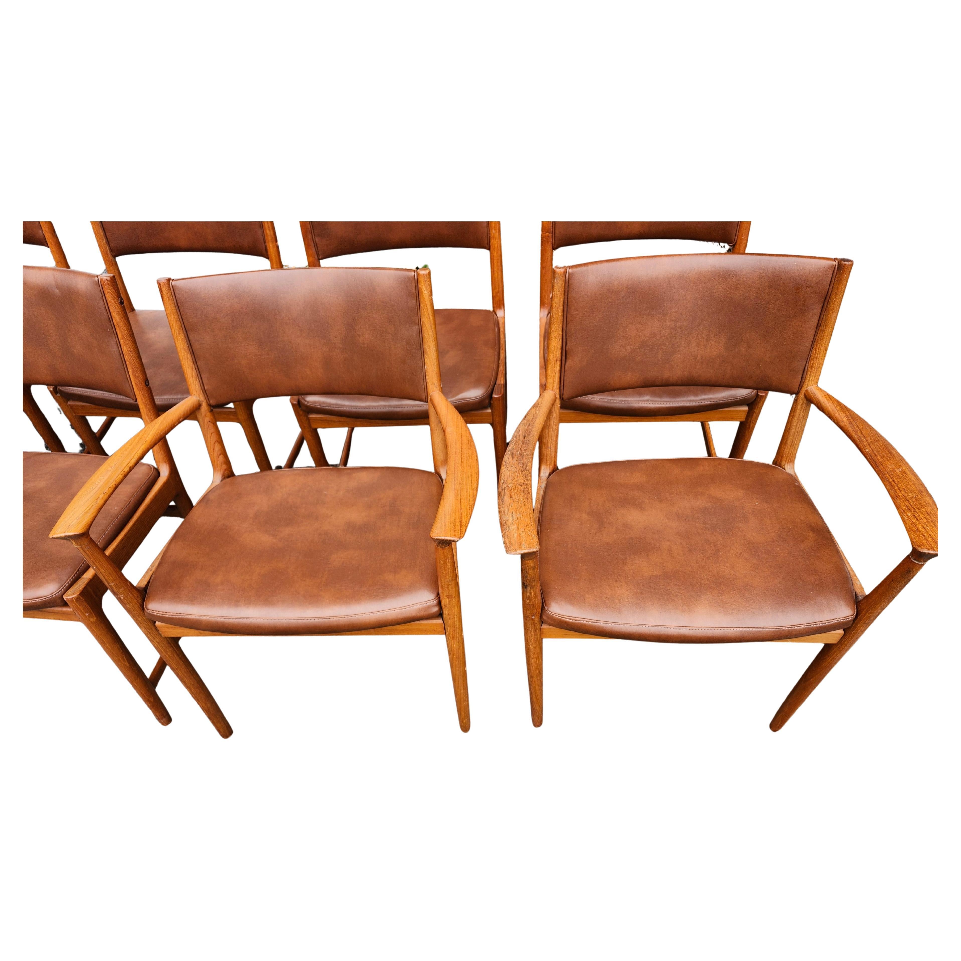 12 sedie da pranzo in pelle di teak moderne danesi del Mid Century di Kai Lyngfeldt Larsen in vendita 2