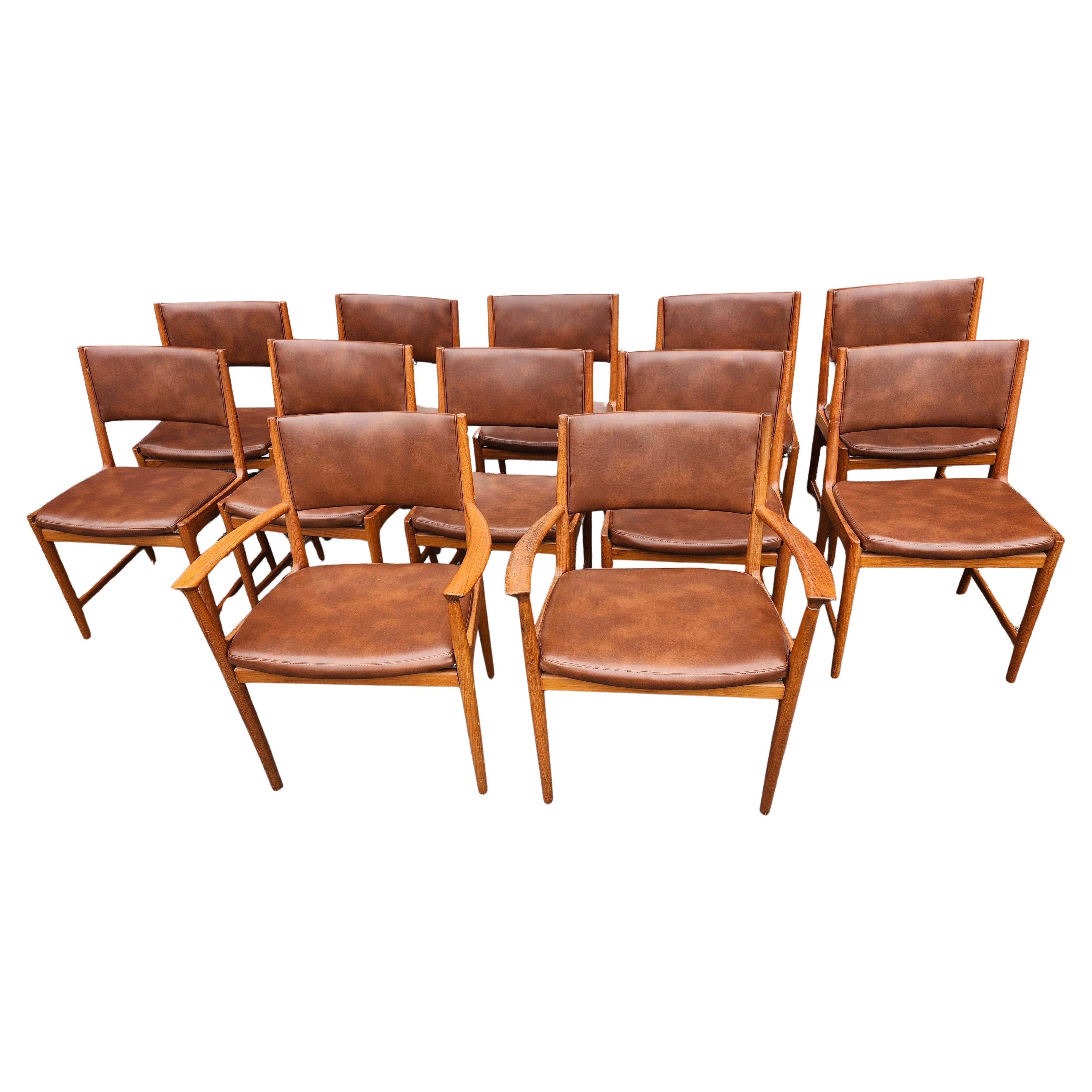 12 sedie da pranzo in pelle di teak moderne danesi del Mid Century di Kai Lyngfeldt Larsen in vendita 4