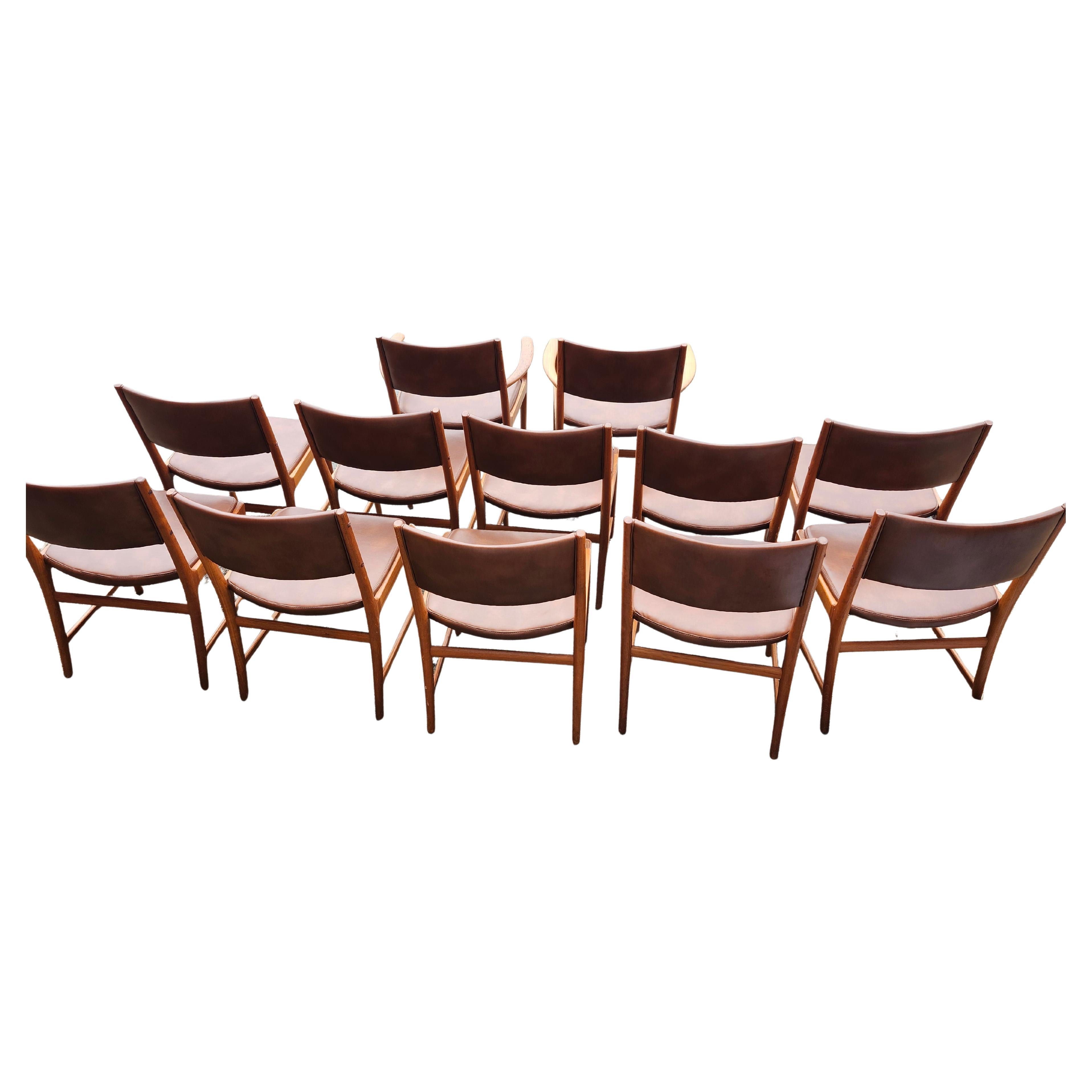 Danese 12 sedie da pranzo in pelle di teak moderne danesi del Mid Century di Kai Lyngfeldt Larsen in vendita