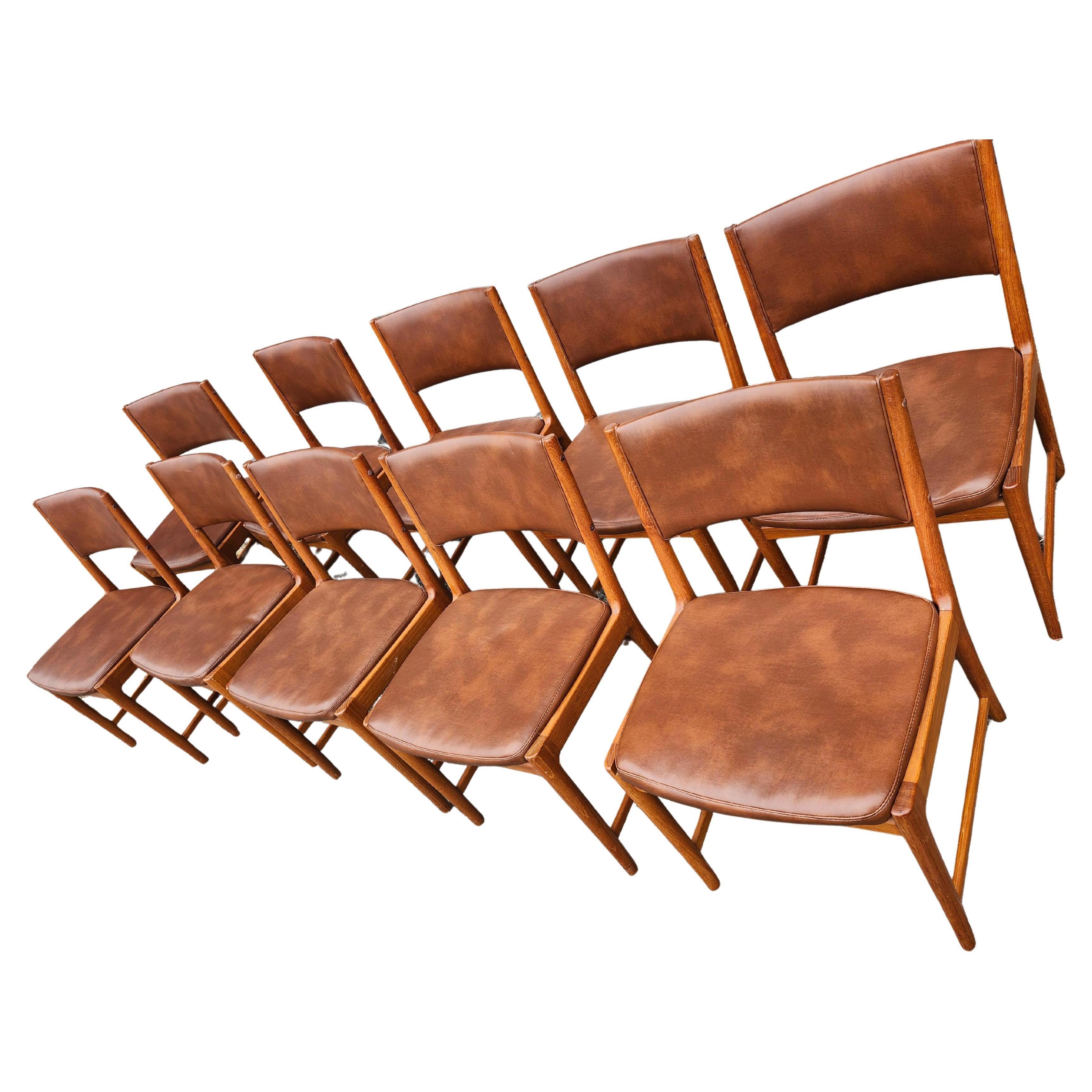 Fatto a mano 12 sedie da pranzo in pelle di teak moderne danesi del Mid Century di Kai Lyngfeldt Larsen in vendita