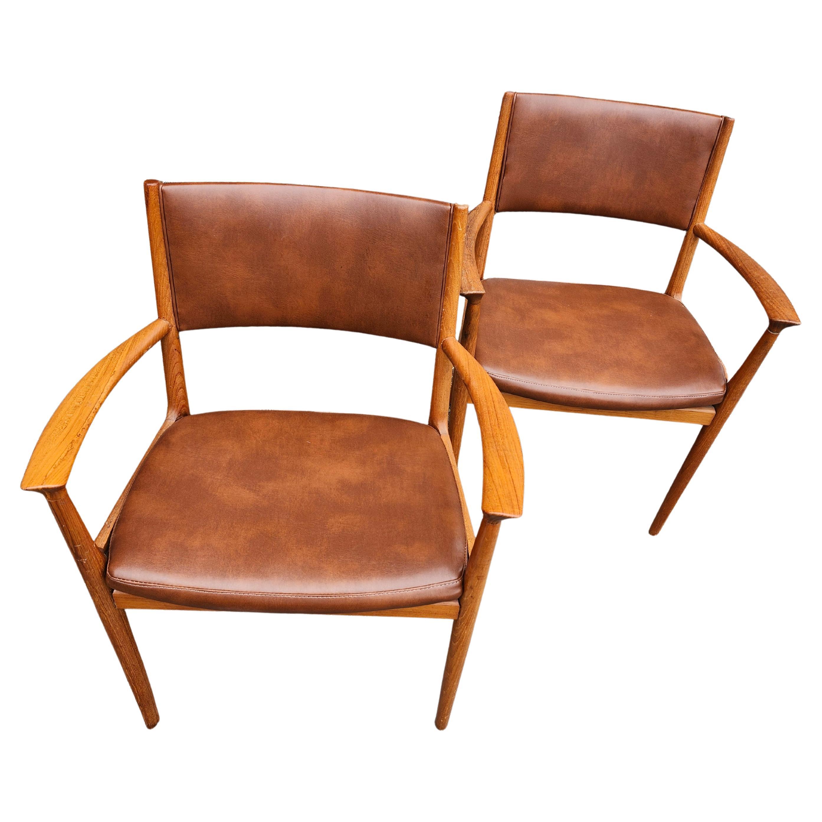 12 sedie da pranzo in pelle di teak moderne danesi del Mid Century di Kai Lyngfeldt Larsen in vendita 1