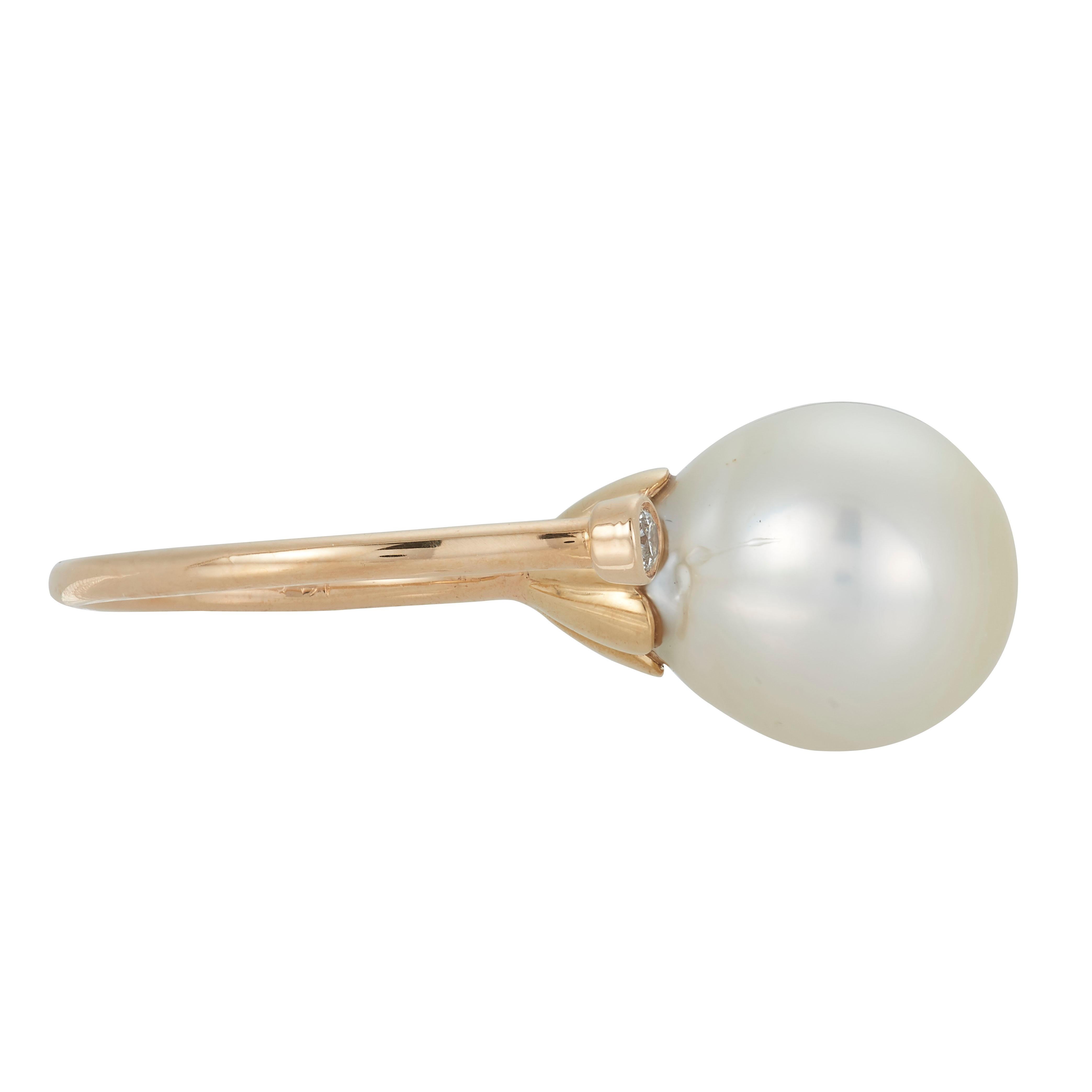 14K Yellow Gold
1 Round Tahitian South Sea Pearl at 12.00 Carats
1 Brilliant Round White Diamond at 0.04 Carats - Color: H-I /Clarity: SI

Alberto offers complimentary sizing on all rings.

Fine one-of-a-kind craftsmanship meets incredible quality