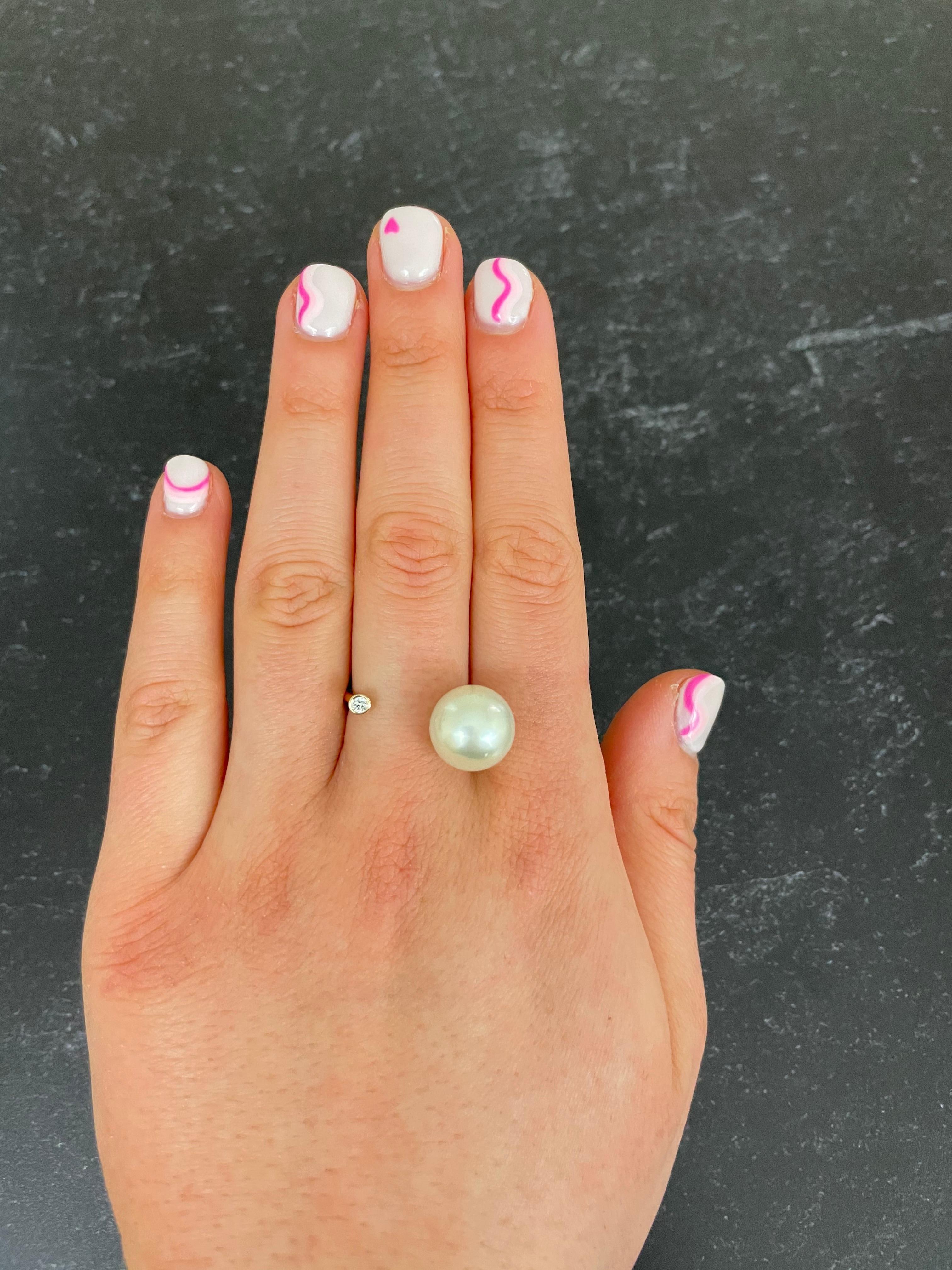 Round Cut Round White South Sea Pearl Diamond Flower Fashion Ring 14 Karat Gold For Sale
