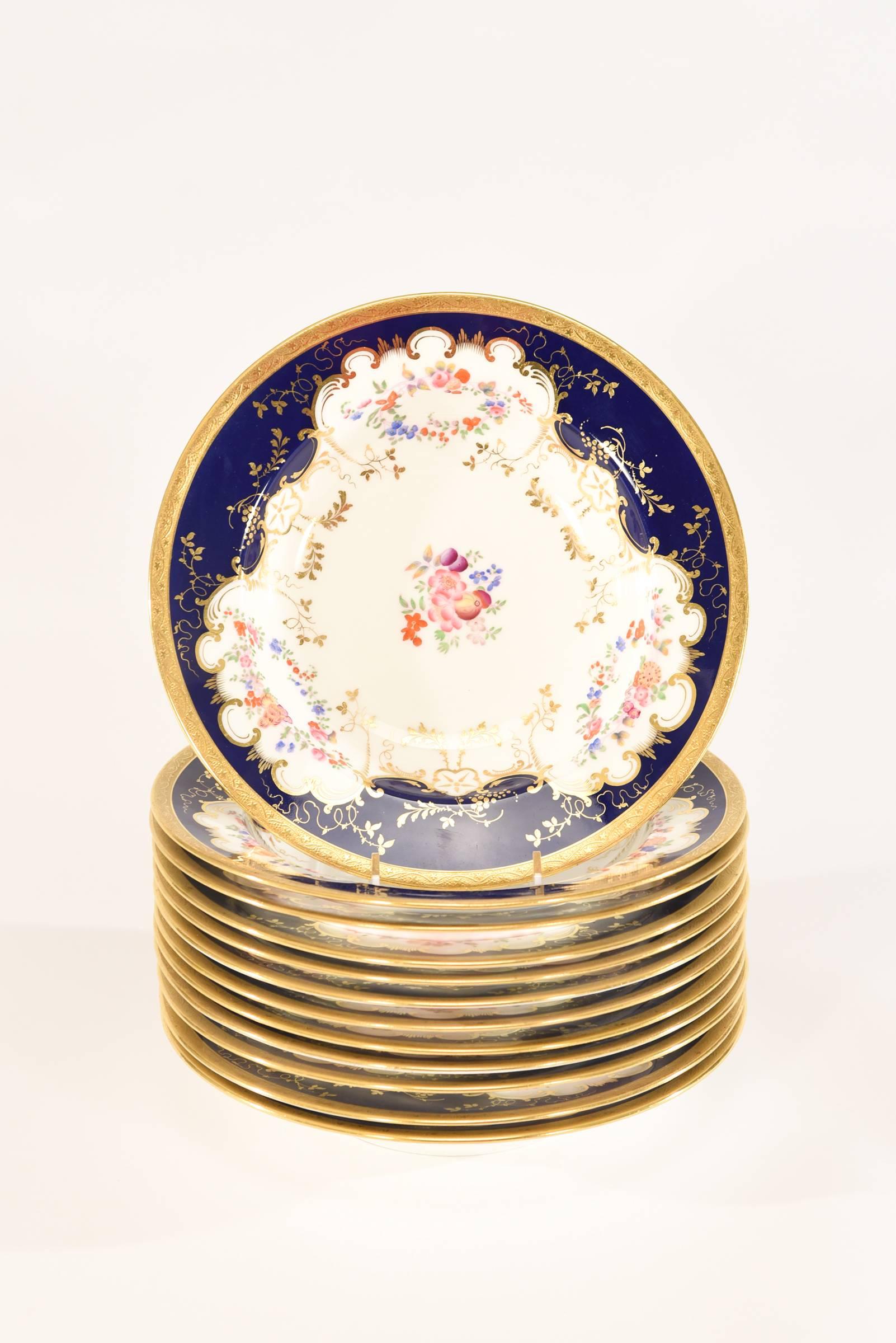 12 Minton s. XIX Cuencos grandes para sopa con borde azul cobalto floral dorado y blanco Fines del siglo XIX en venta