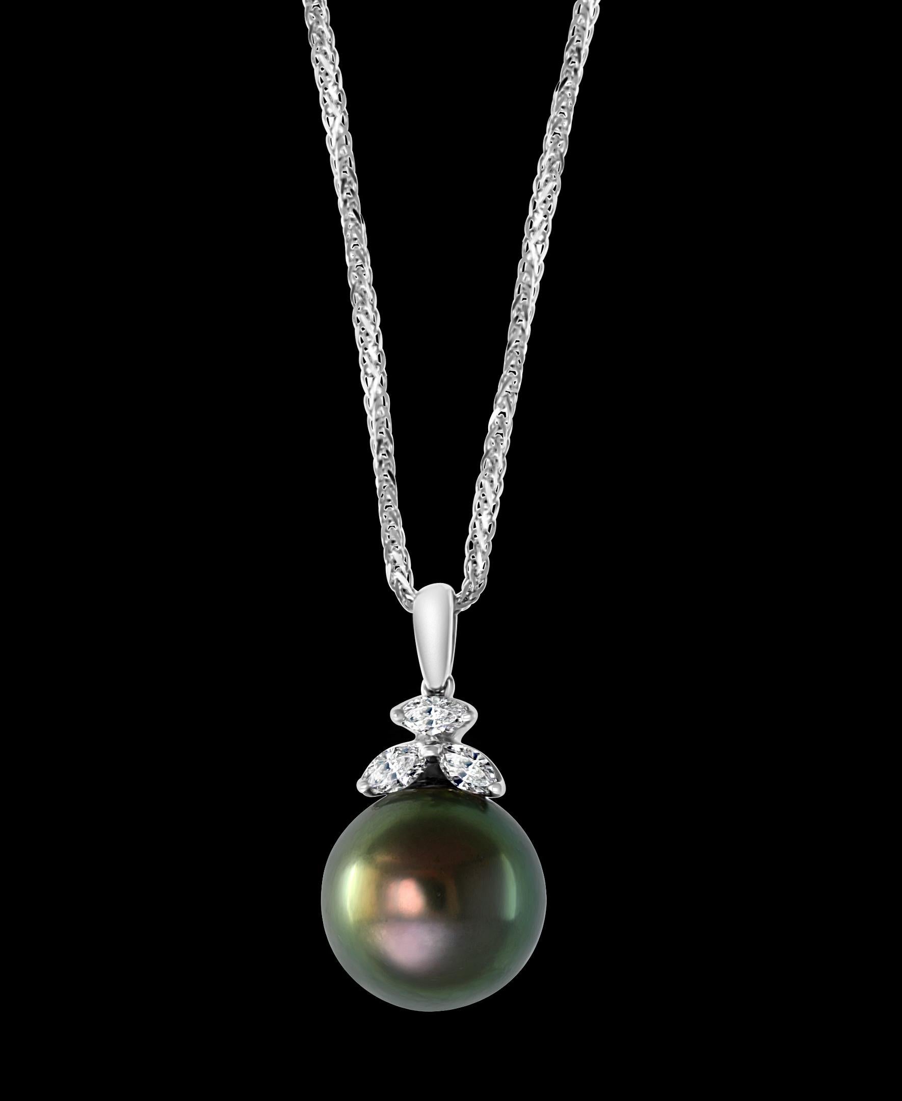 Schwarze schwarze Tahiti-Perle und Diamant-Anhänger oder Halskette 18 Karat Gold mit Kette im Zustand „Hervorragend“ im Angebot in New York, NY