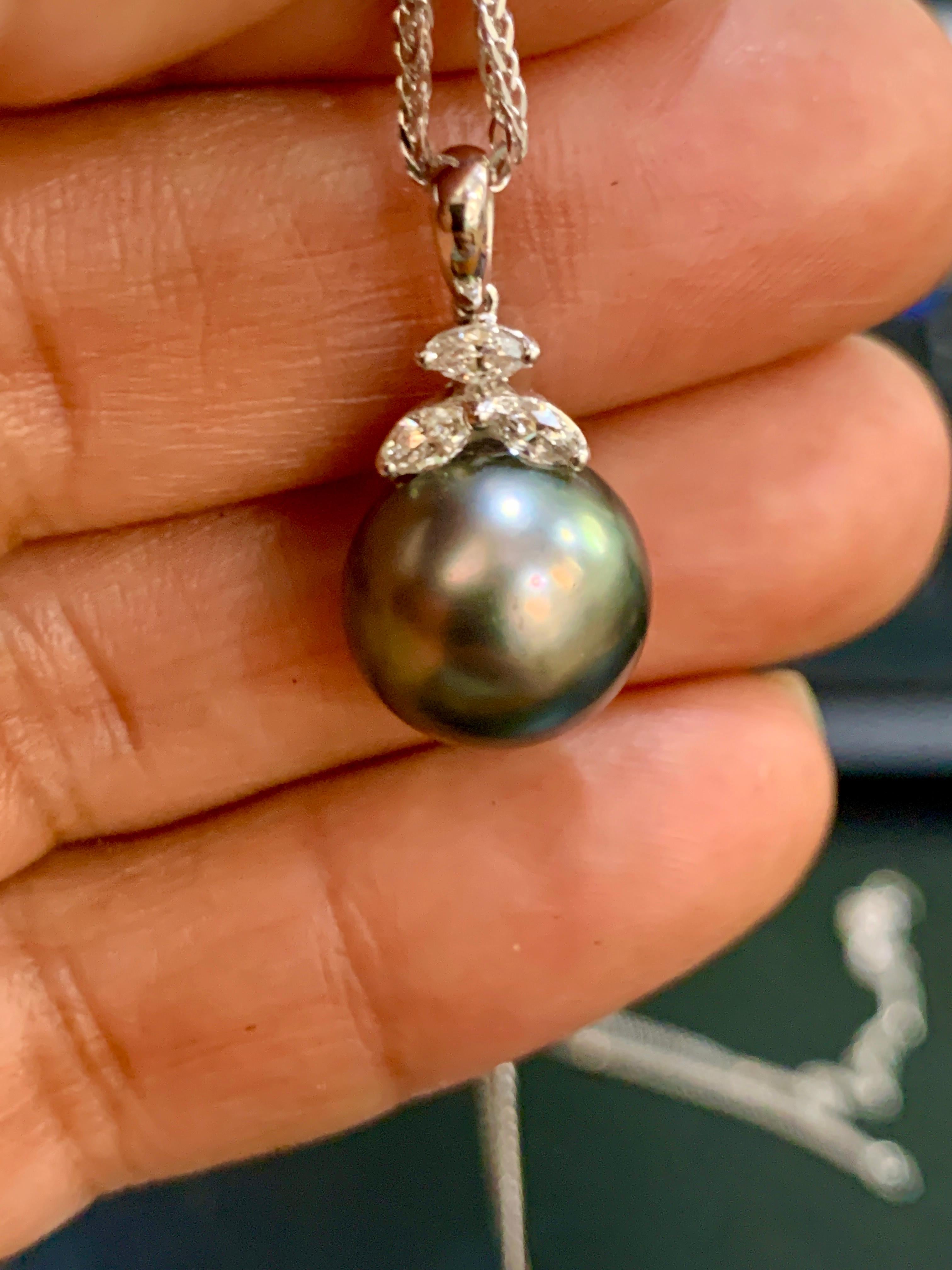 Round Cut Black Tahitian Pearl and Diamond Pendant or Necklace 18 Karat Gold with Chain For Sale