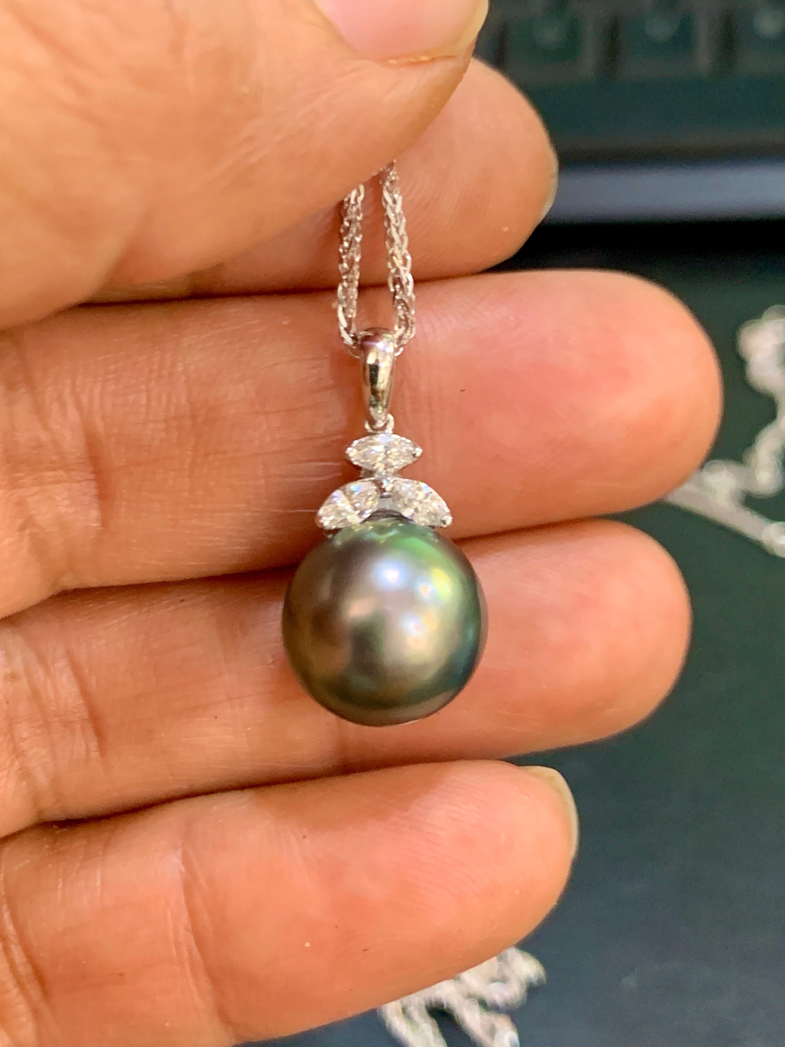 Black Tahitian Pearl and Diamond Pendant or Necklace 18 Karat Gold with Chain In Excellent Condition For Sale In New York, NY