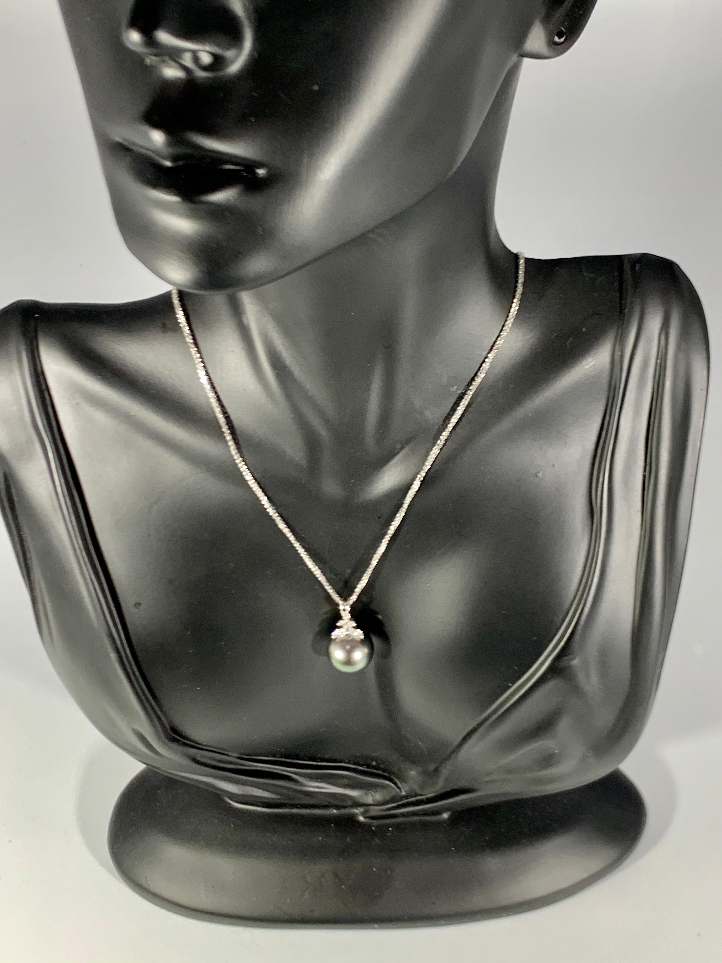 Black Tahitian Pearl and Diamond Pendant or Necklace 18 Karat Gold with Chain For Sale 1