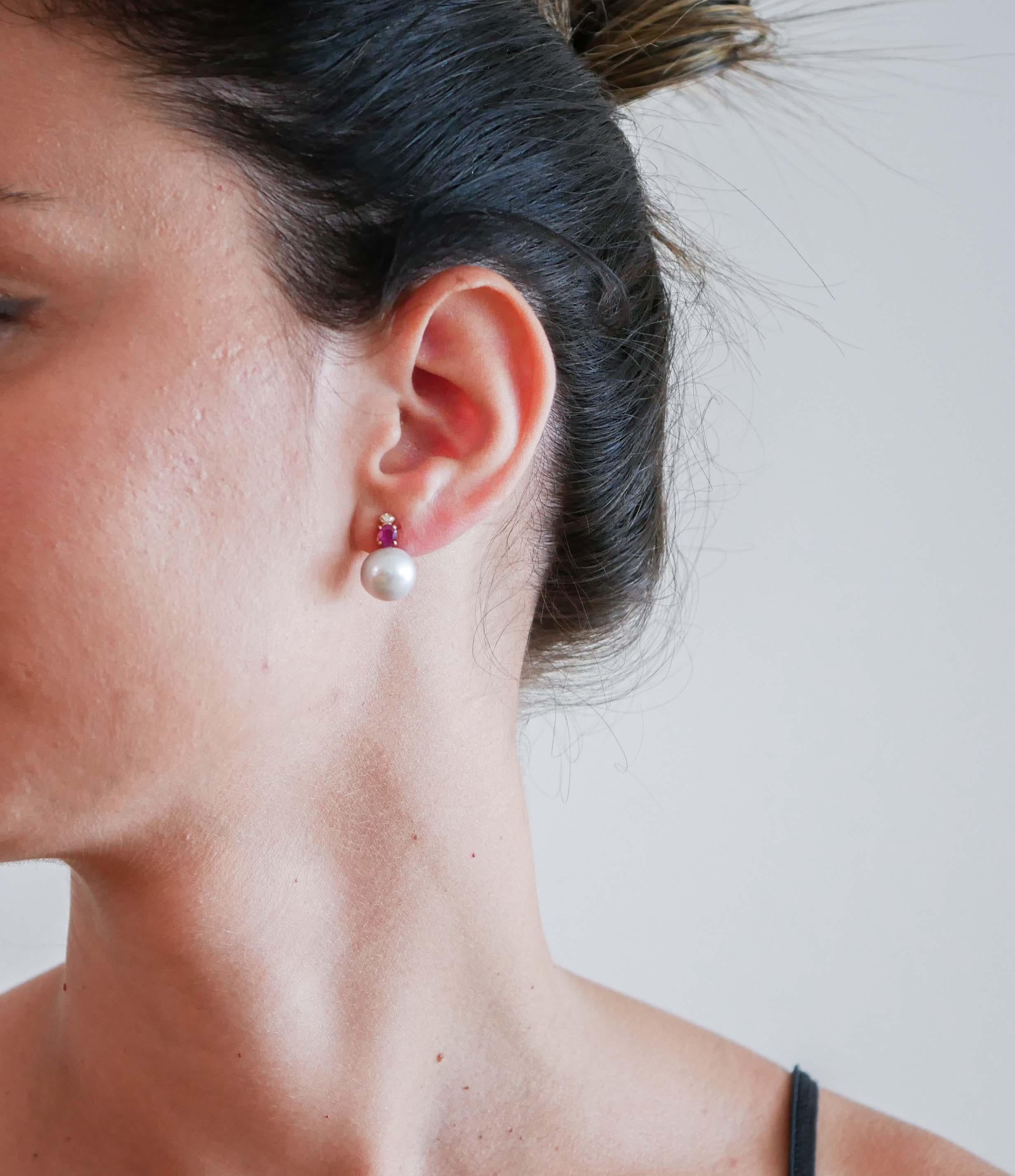 Pendientes de perlas grises de 12 mm, rubíes, diamantes y oro rosa de 14 quilates. Corte mixto