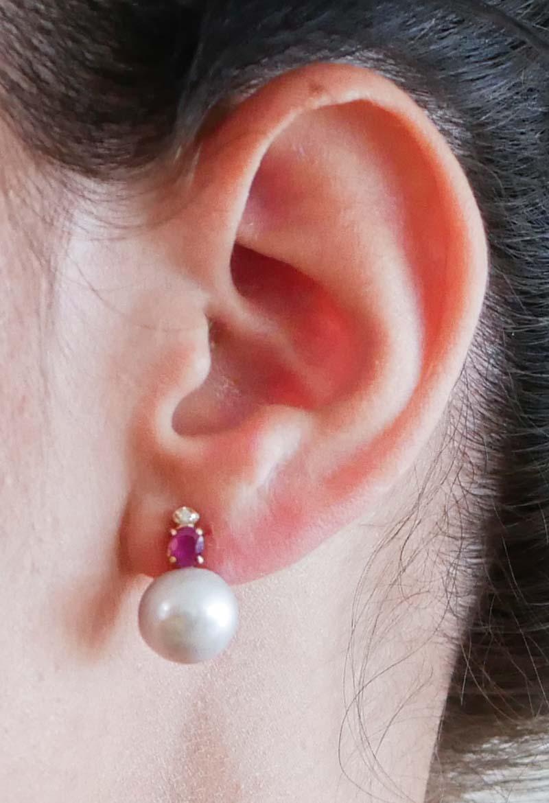 Pendientes de perlas grises de 12 mm, rubíes, diamantes y oro rosa de 14 quilates. en Nuevo Estado en Marcianise, Marcianise (CE)
