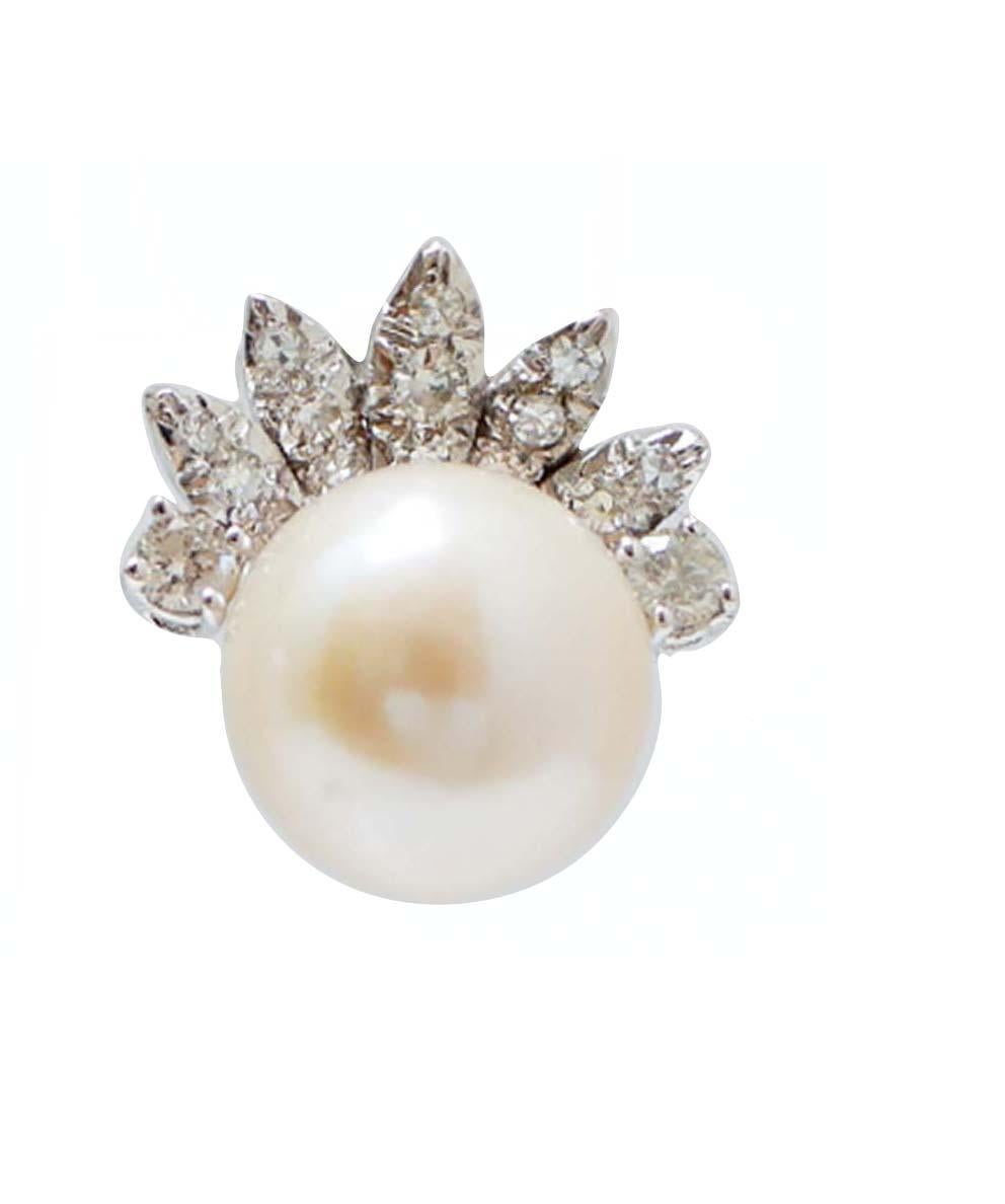 Elegant earrings in 18 kt white gold structure mounted with a pearl and, on it, leeaves studded with diamonds.
These earrings were totally handmade by Italian master goldsmiths and they are in perfect conditions.
Diamonds 0.87 ct
Pearls 4.00