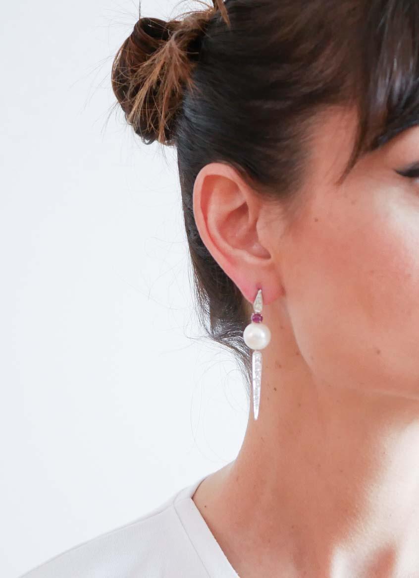 Taglio misto Orecchini da 12 mm con perle, rubini, diamanti e platino. in vendita