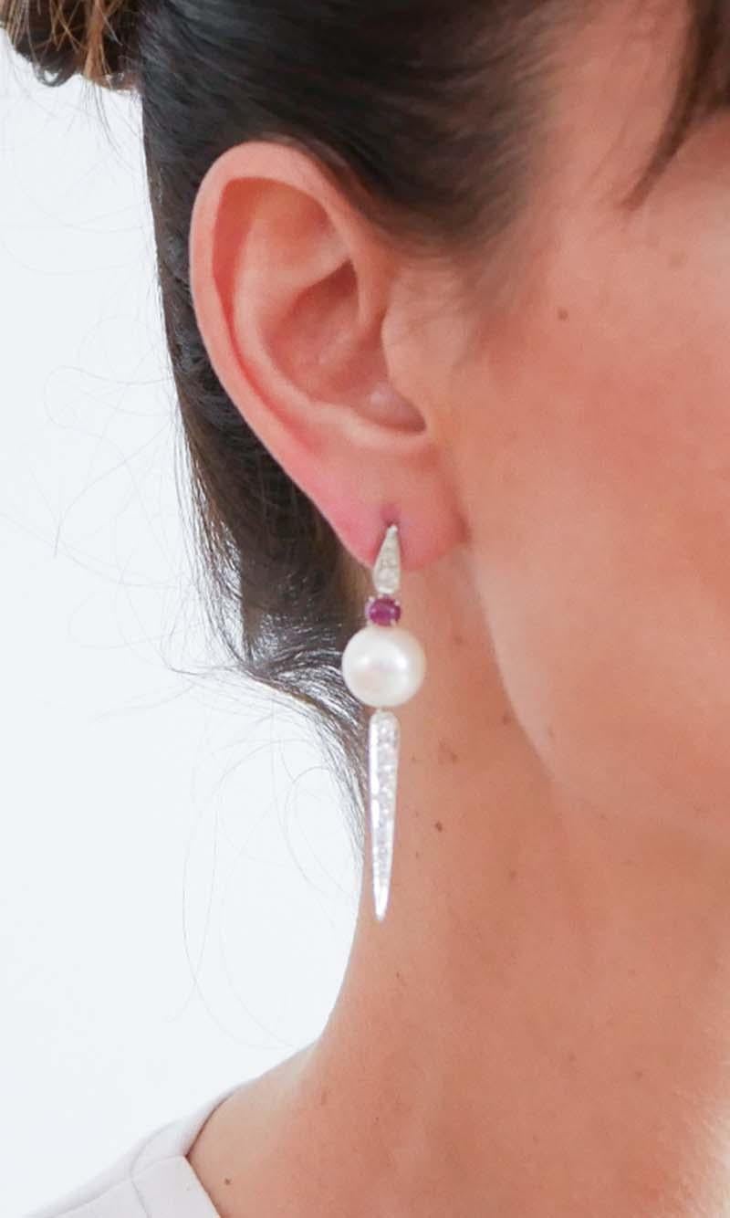 Orecchini da 12 mm con perle, rubini, diamanti e platino. In condizioni buone in vendita a Marcianise, Marcianise (CE)