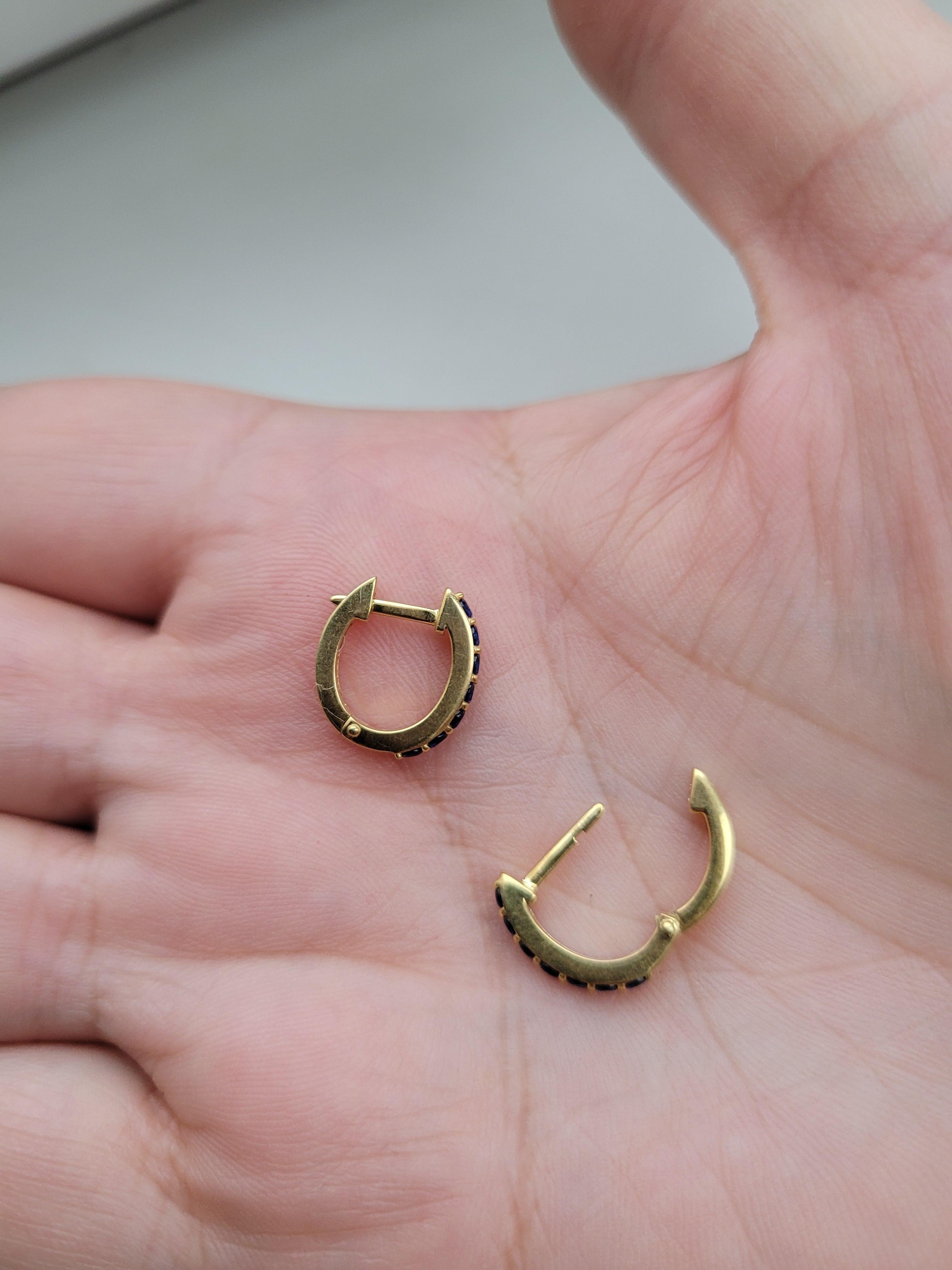 Moderno Orecchini a lobo 12 MM con rubino in vendita