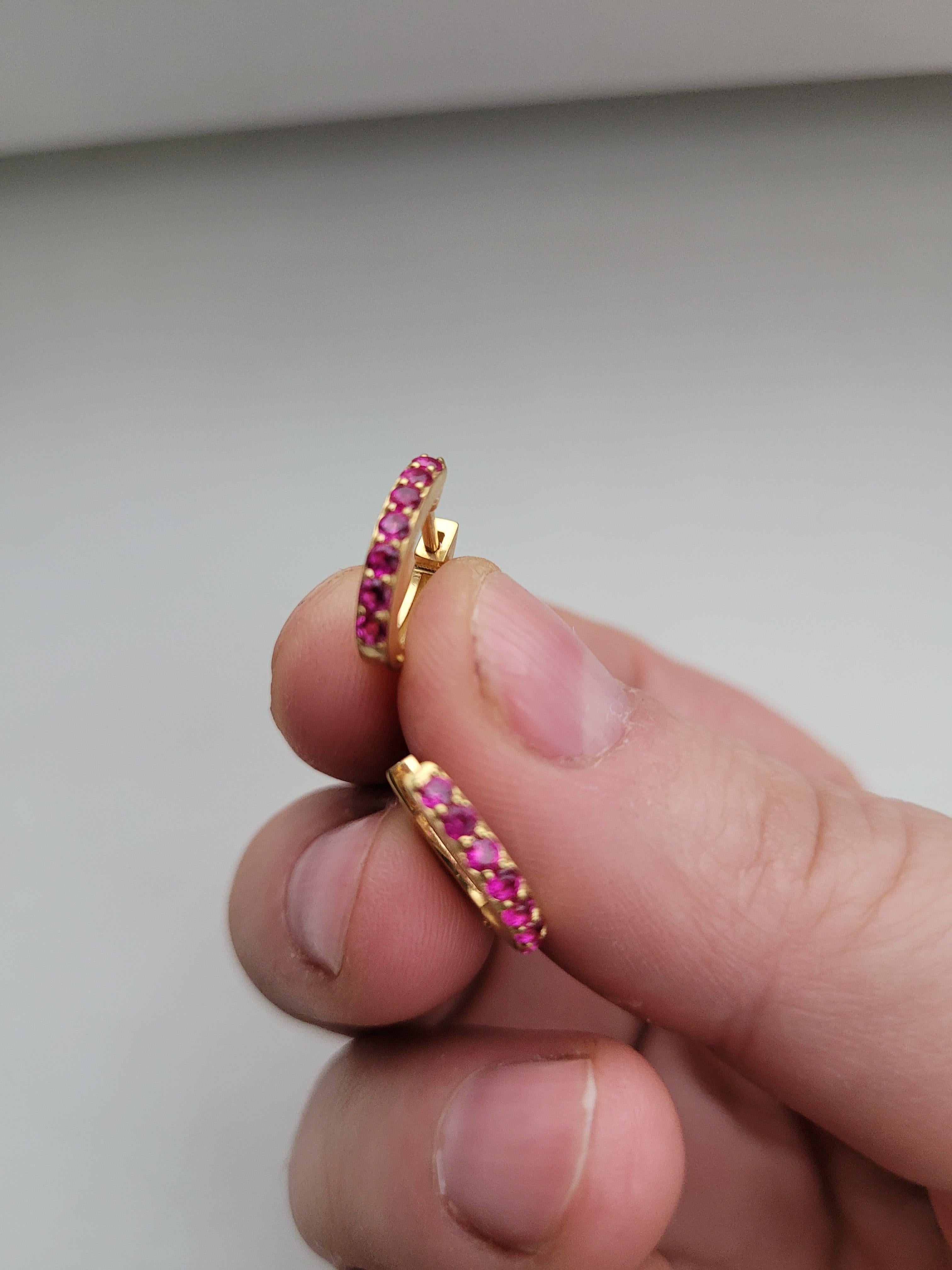 Donna Orecchini a lobo 12 MM con rubino in vendita