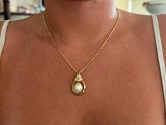 Collana con perla bianca da 12 mm, diamante brillante e baguette in oro giallo 18 carati
