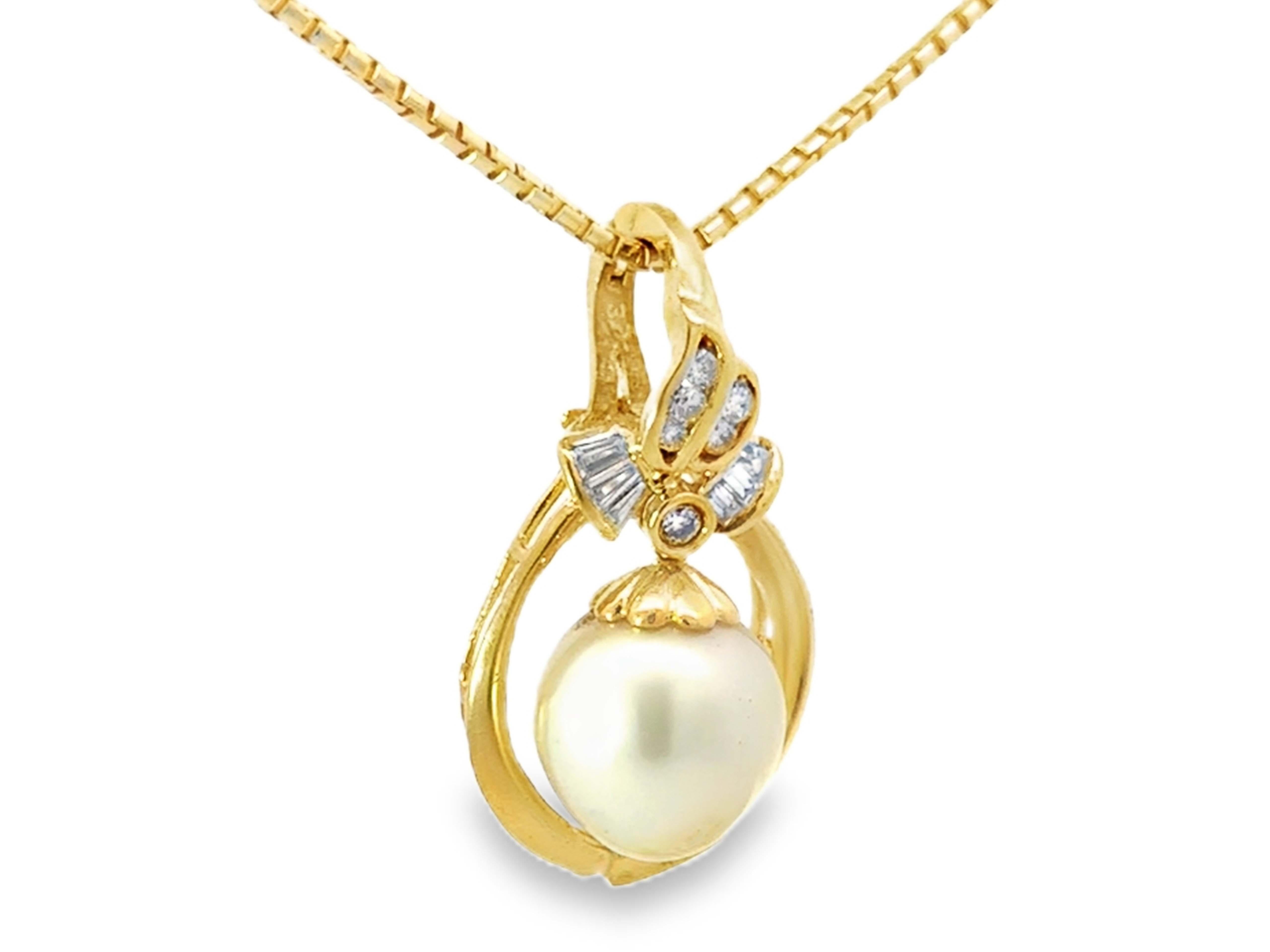 Modern 12 Mm White Pearl Baguette, Brilliant Diamond Pendant Necklace 18k Yellow Gold For Sale