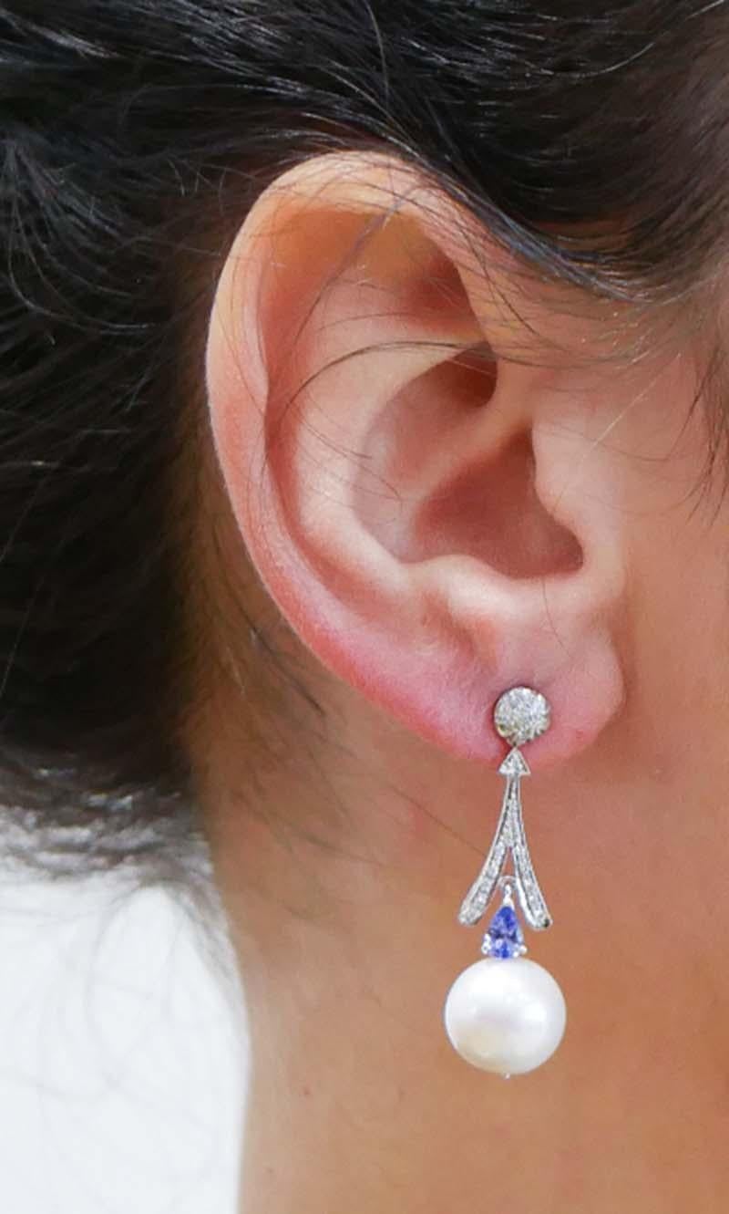 Perle bianche da 12 mm, tanzanite, diamanti, orecchini in platino. In condizioni buone in vendita a Marcianise, Marcianise (CE)