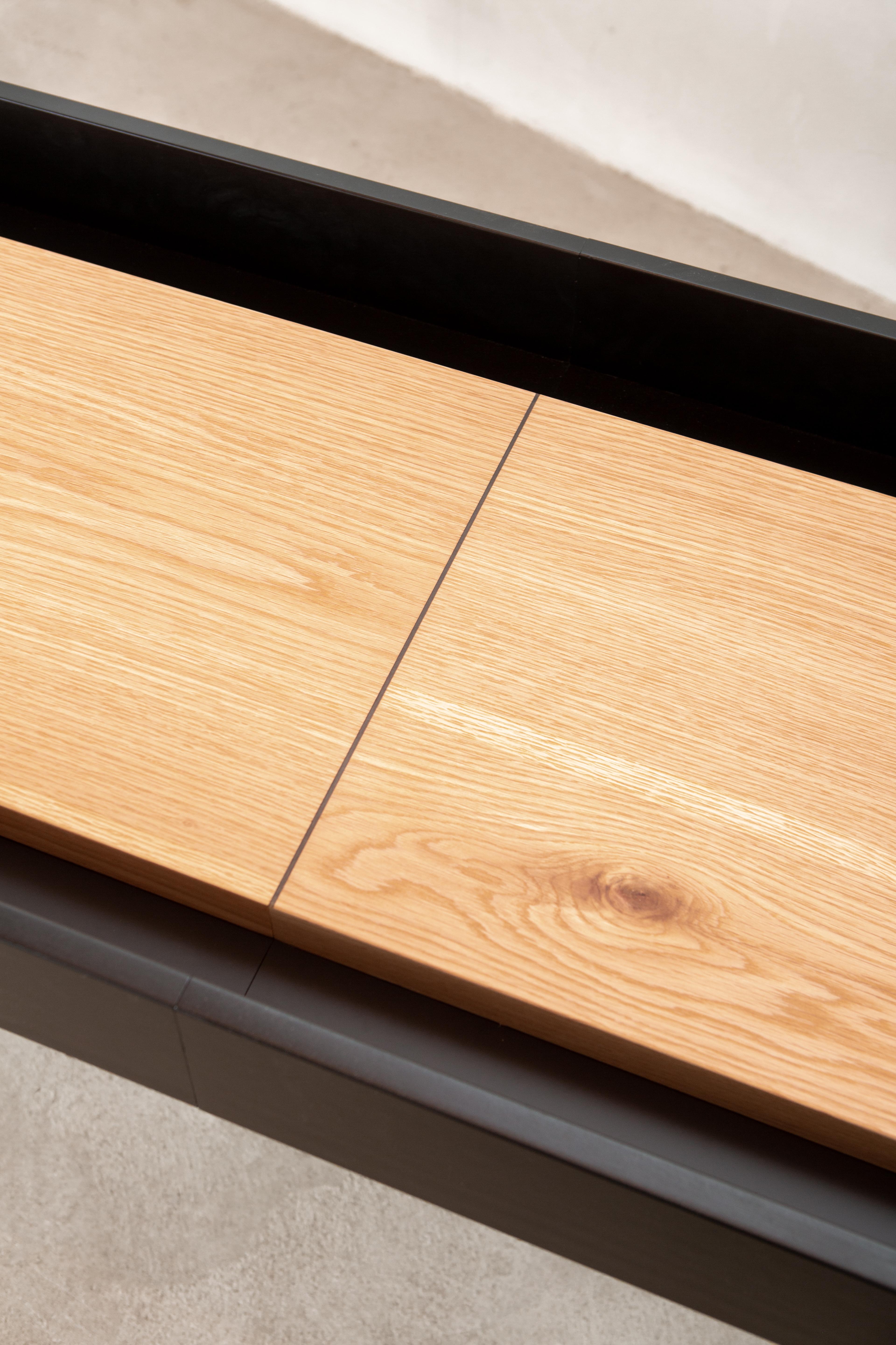 Table Shuffleboard moderne « The Break » de 12 pouces avec surface de jeu en chêne et cadre métallique en vente 7
