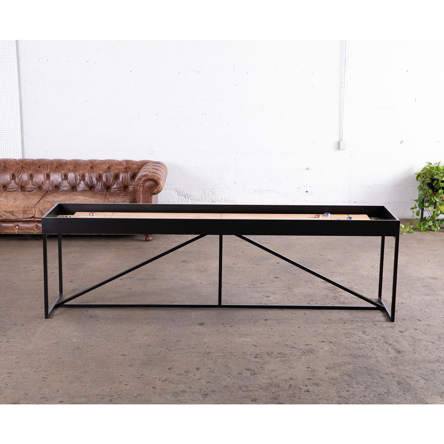 Laqué Table Shuffleboard moderne « The Break » de 12 pouces avec surface de jeu en chêne et cadre métallique en vente