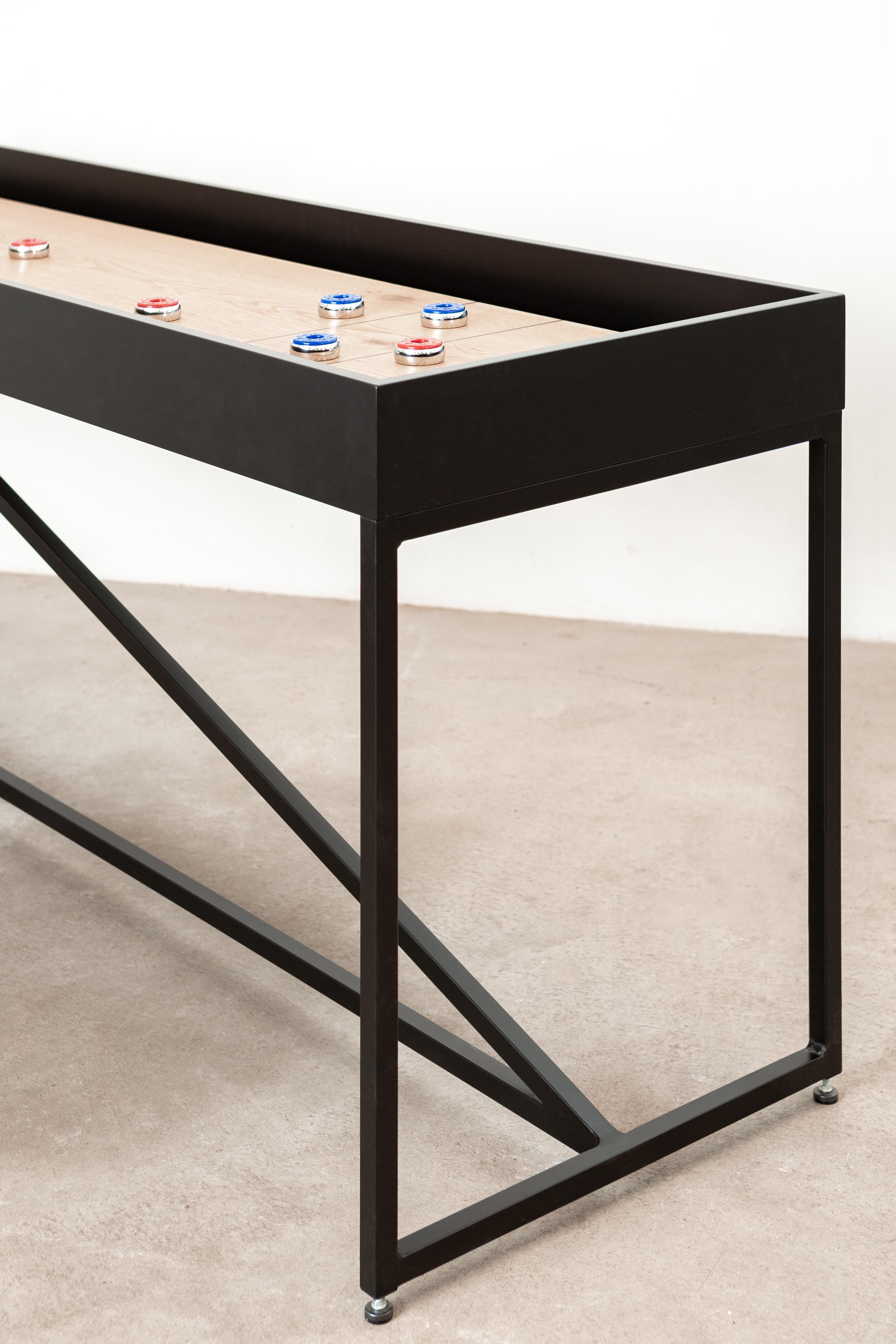 Acier inoxydable Table Shuffleboard moderne « The Break » de 12 pouces avec surface de jeu en chêne et cadre métallique en vente