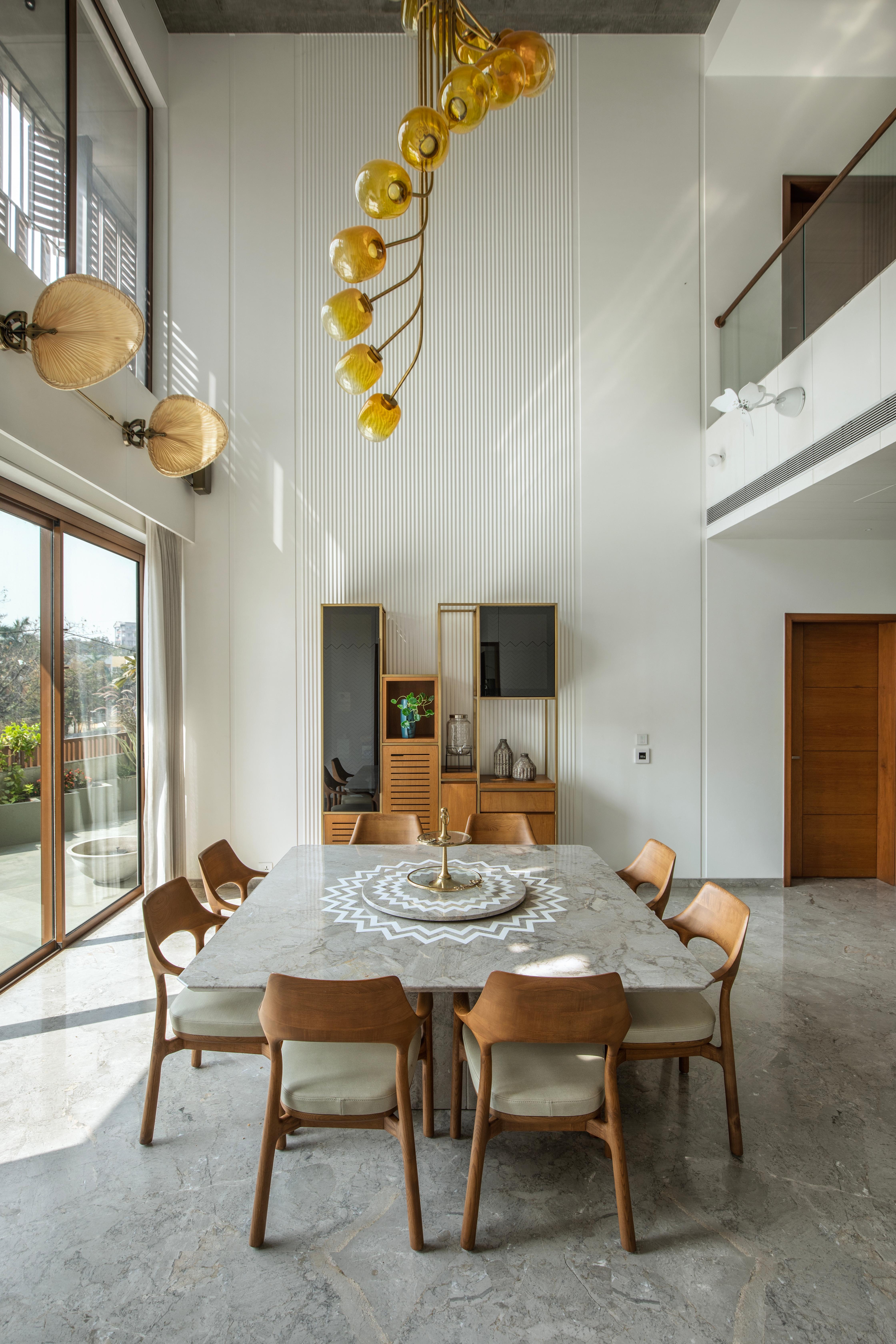 Moderno Lampadario a 12 moduli a spirale con ottone e vetro soffiato a mano in vendita