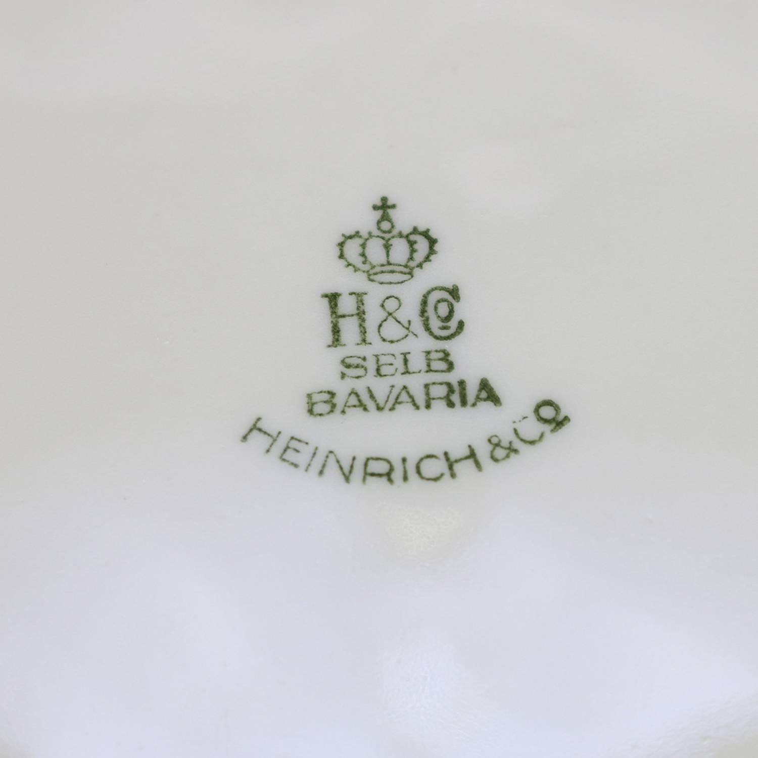 20th Century 12 Neoclassical Bavarian Gilt Fine China Dinner Plates by Heinrich & Co.