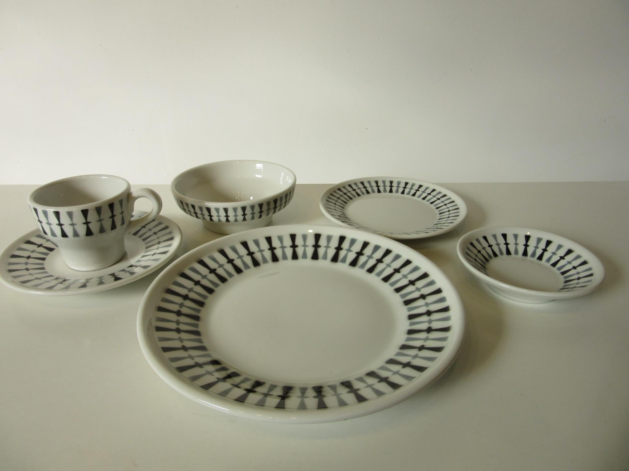 12 Paul McCobb 6 Piece Contempri Place Settings by Jackson China Company In Good Condition In Cincinnati, OH