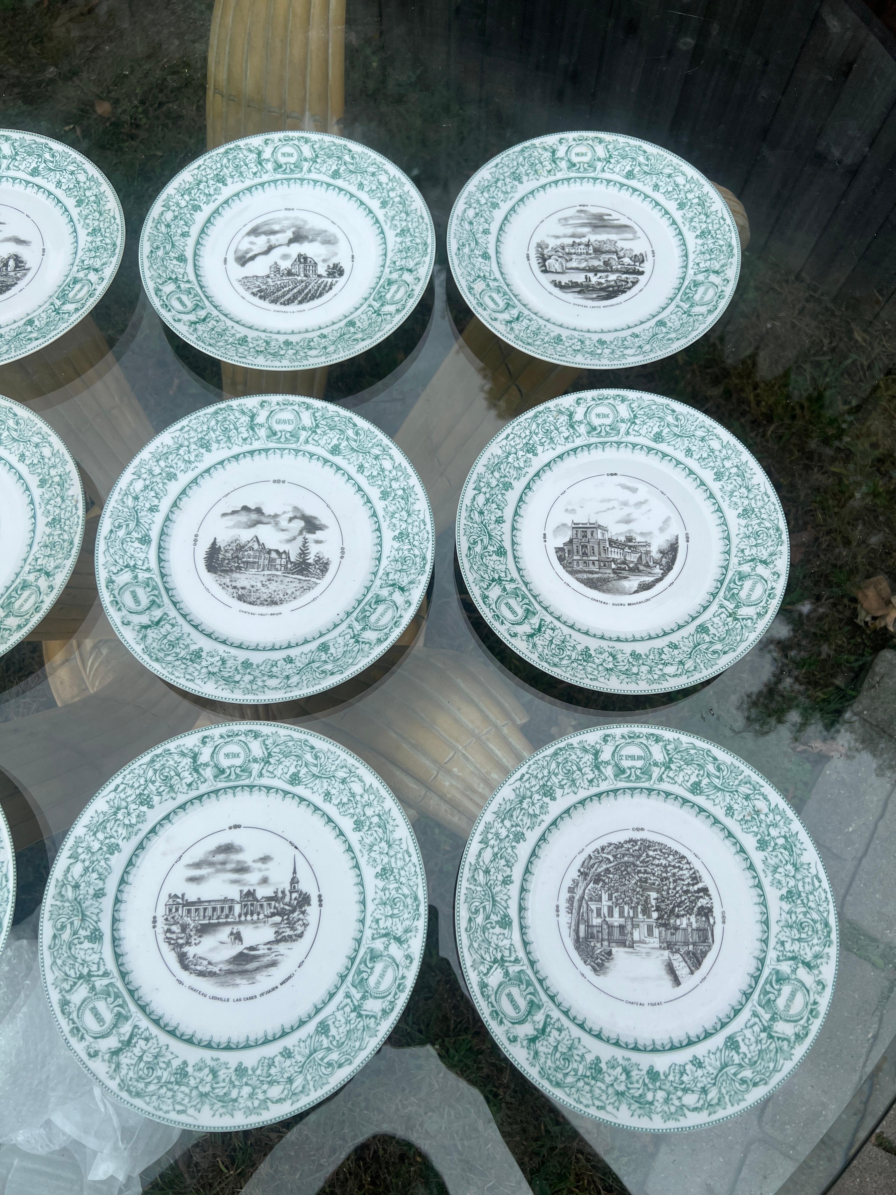 20ième siècle Ensemble d'assiettes de 12 pièces de J Vieillard David Johnston Limoges « Château français » en vente