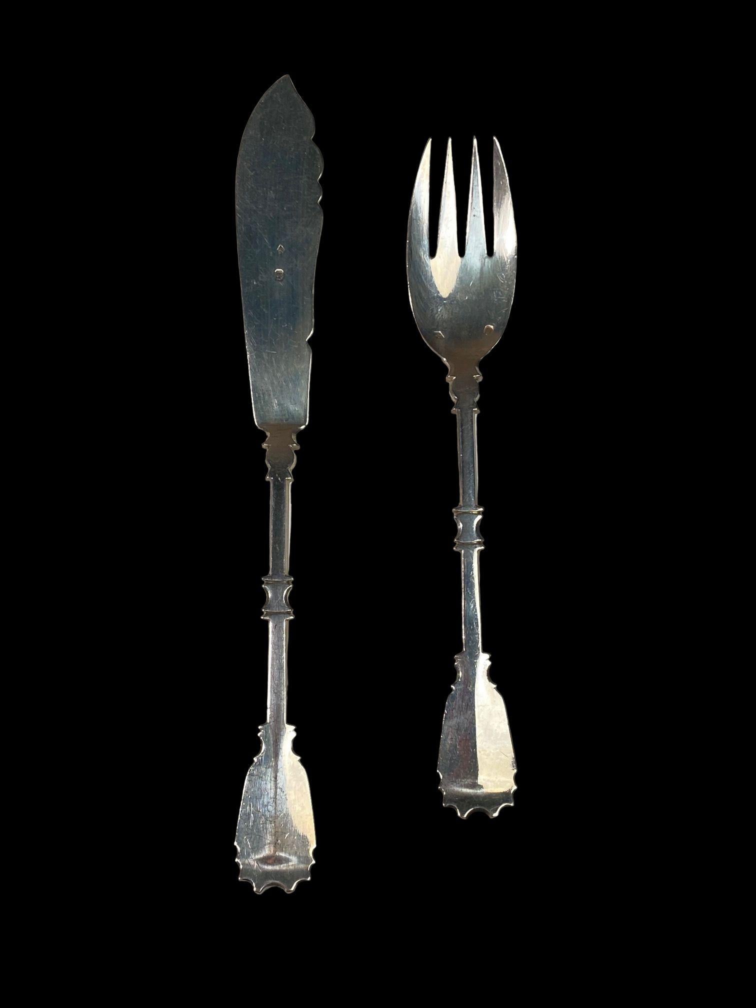 Fatto a mano Set di 12 posate da pesce in argento 925 di Robert Linzeler, Francia, 1900 in vendita
