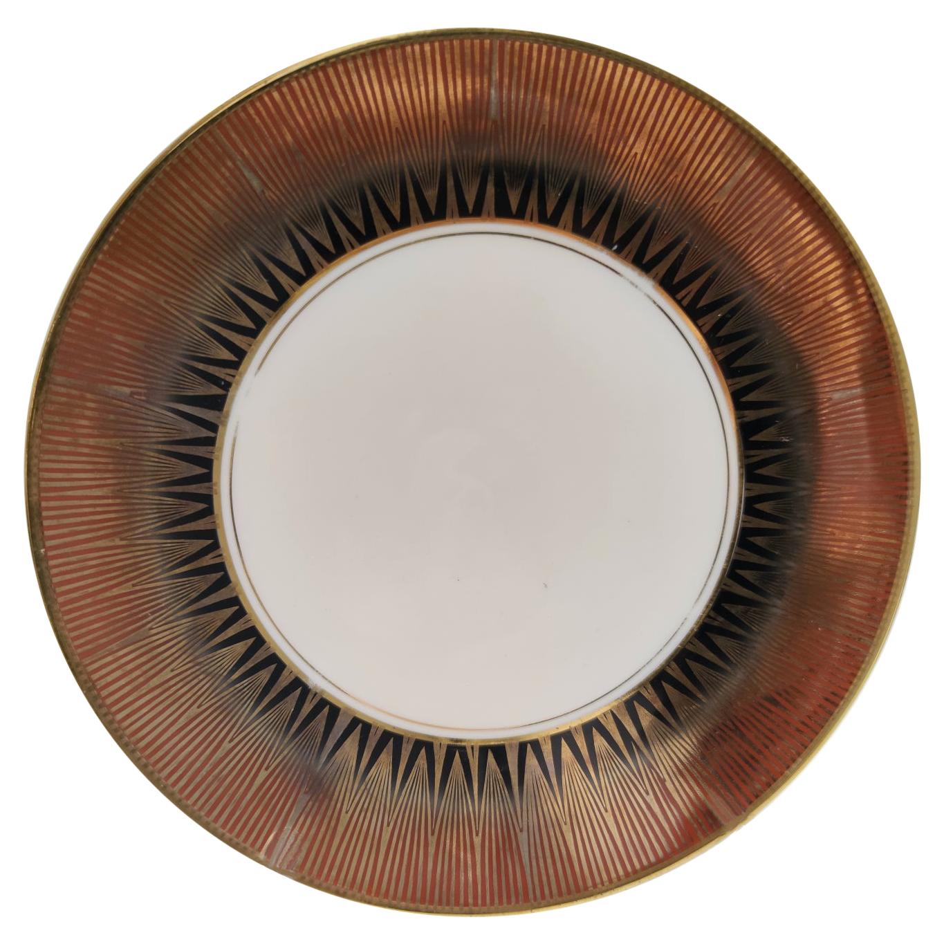 1950s. 
This is a beautiful gold porcelain dessert set by Johann Seltmann, Bavaria, 1950s. 
The set features 12 plates for serving and a cake plate. 
In person the decoration looks shinier and mirror-like. 

Cake plate: 
diameter 30 cm

Serving