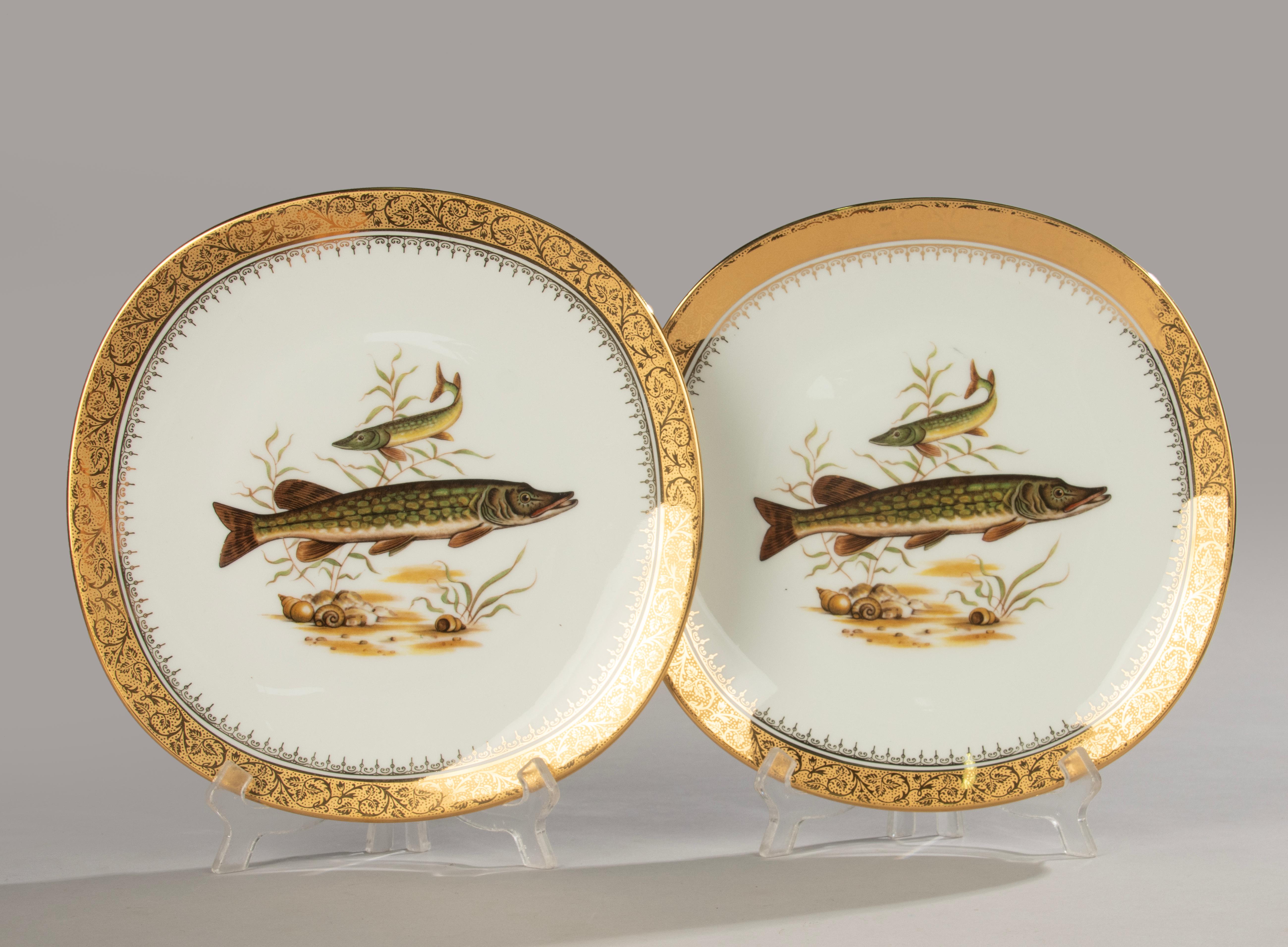 Service à poisson 12 pièces - Limoges - Porcelaine avec ornements dorés en vente 9
