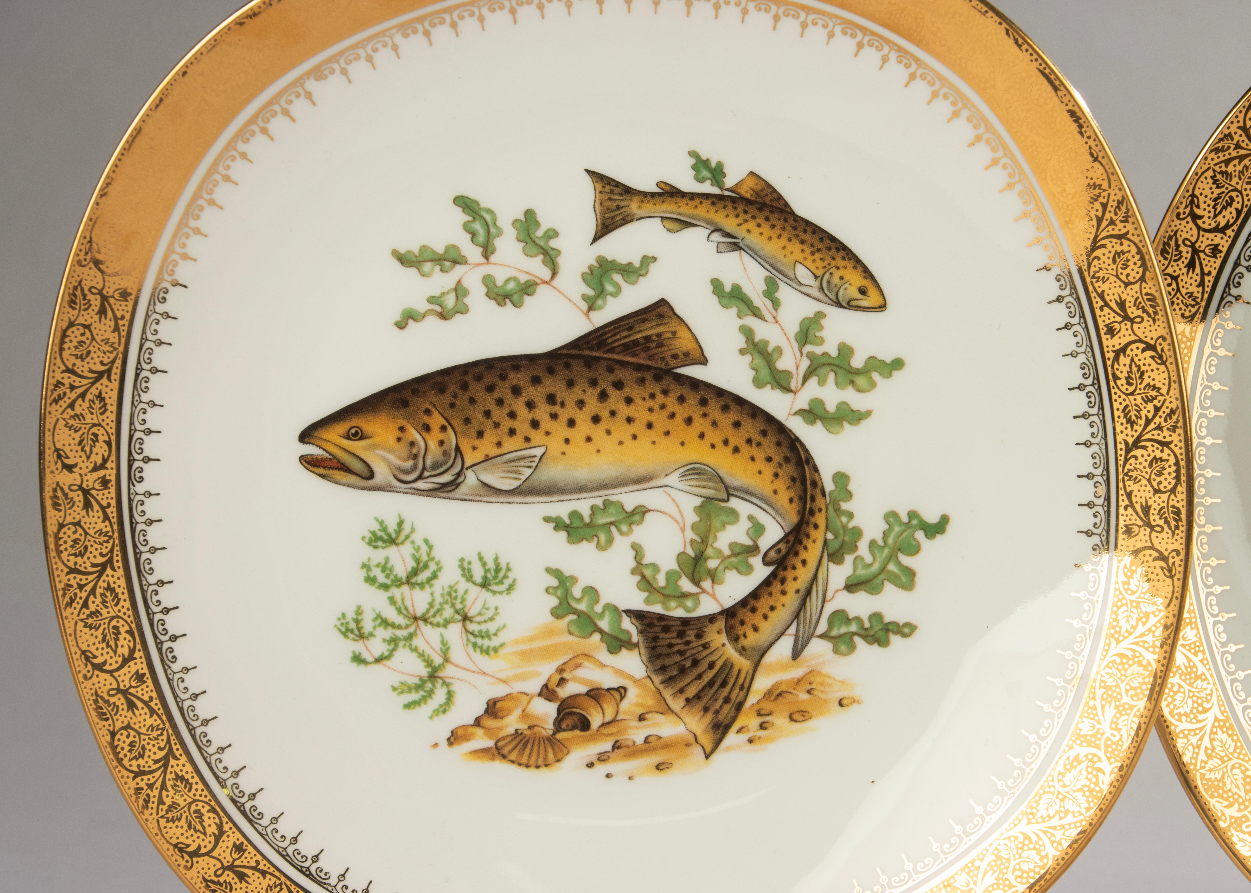 Service à poisson 12 pièces - Limoges - Porcelaine avec ornements dorés en vente 11