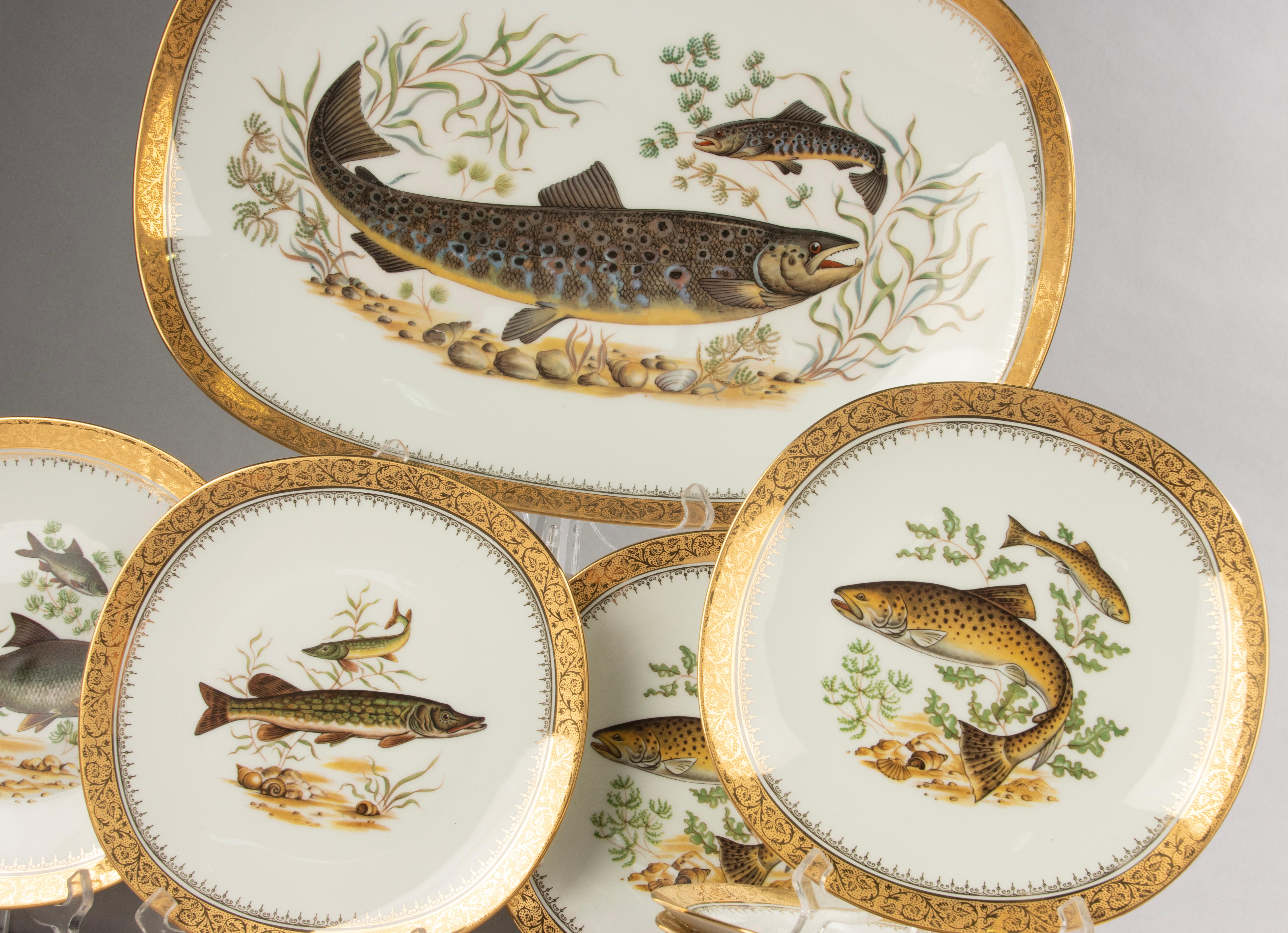 Fait main Service à poisson 12 pièces - Limoges - Porcelaine avec ornements dorés en vente