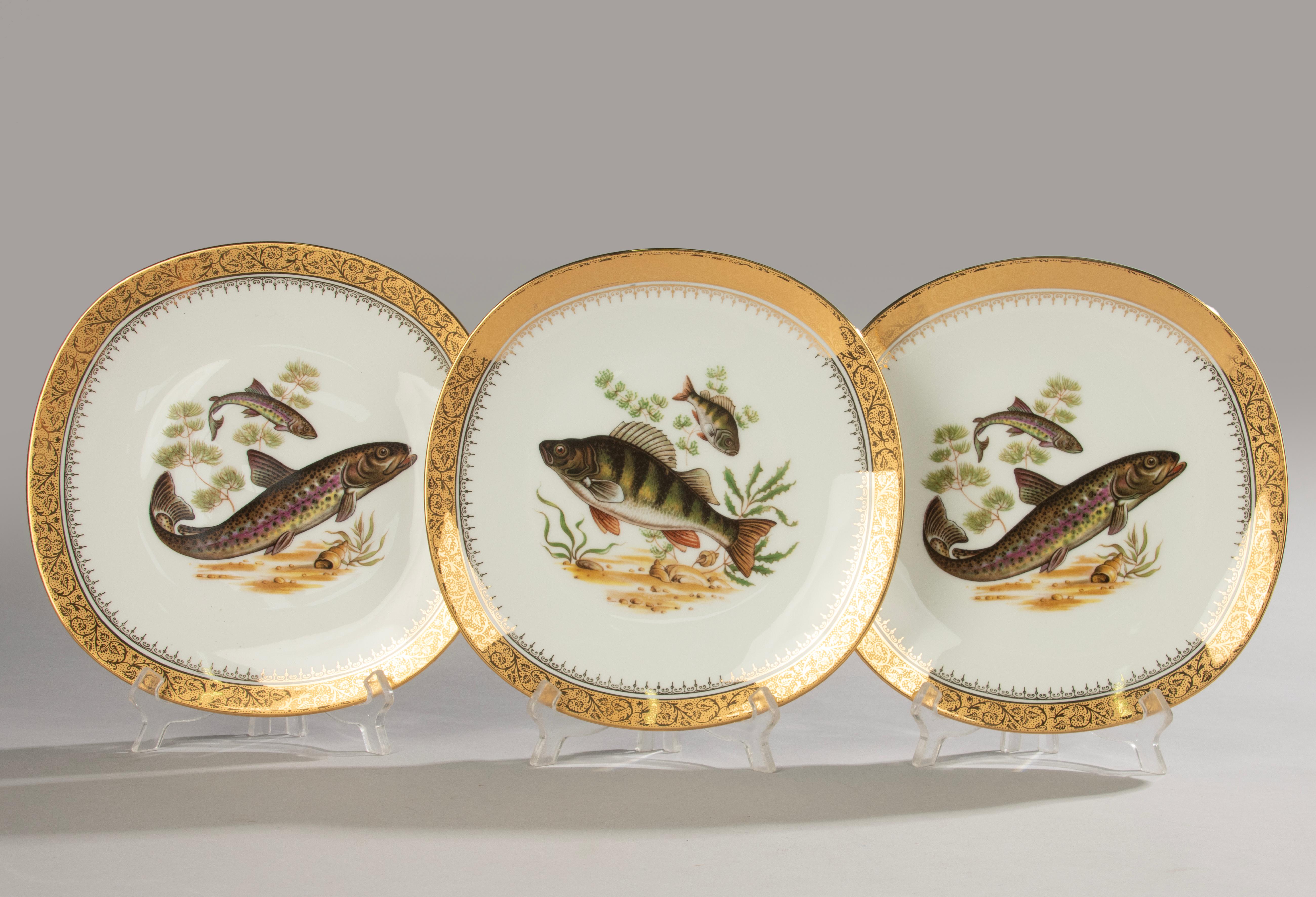 Service à poisson 12 pièces - Limoges - Porcelaine avec ornements dorés en vente 1