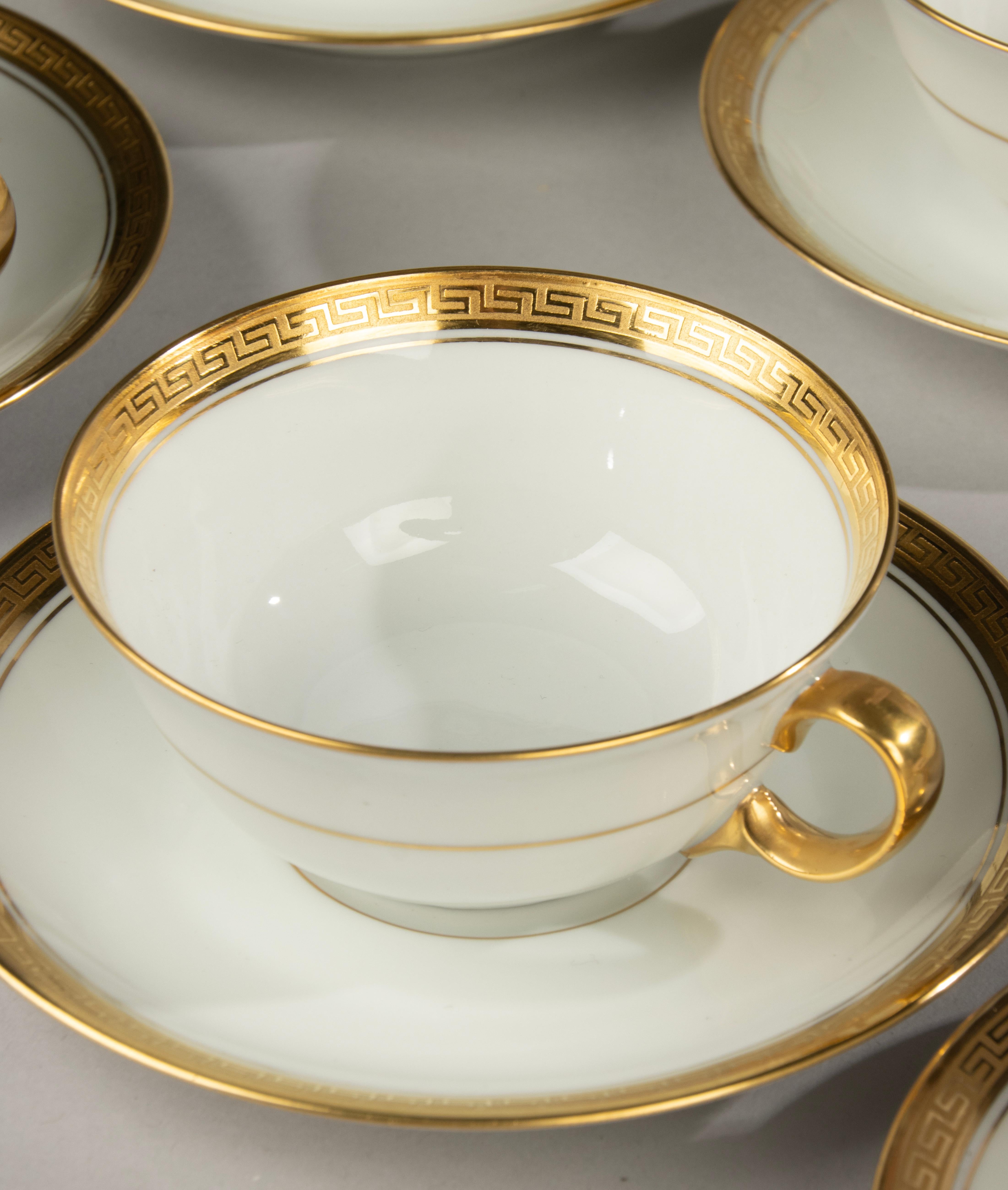 12-teiliges Porzellan-Teeset - Limoges - Weiß und Gold im Angebot 4