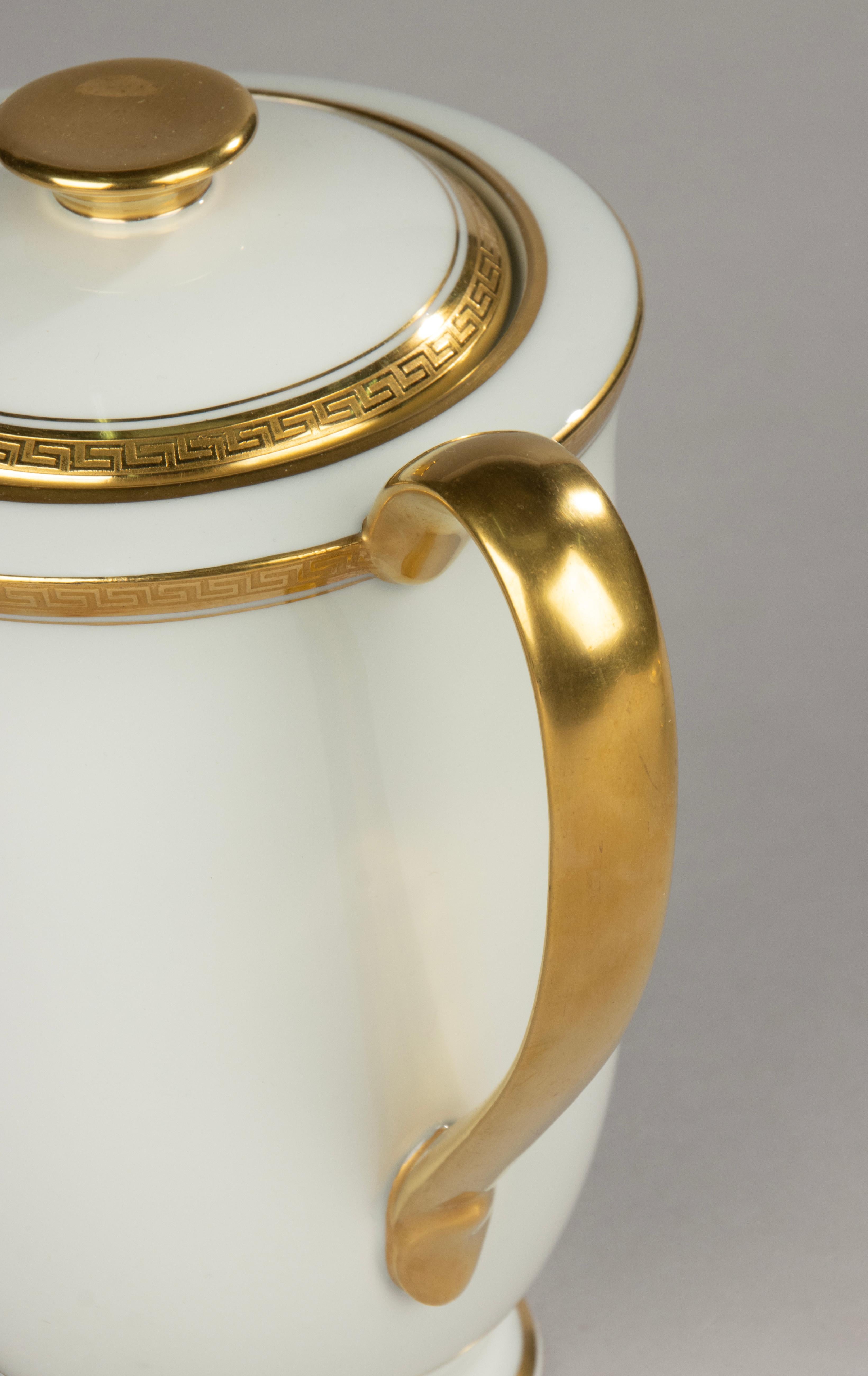 12-teiliges Porzellan-Teeset - Limoges - Weiß und Gold im Angebot 11