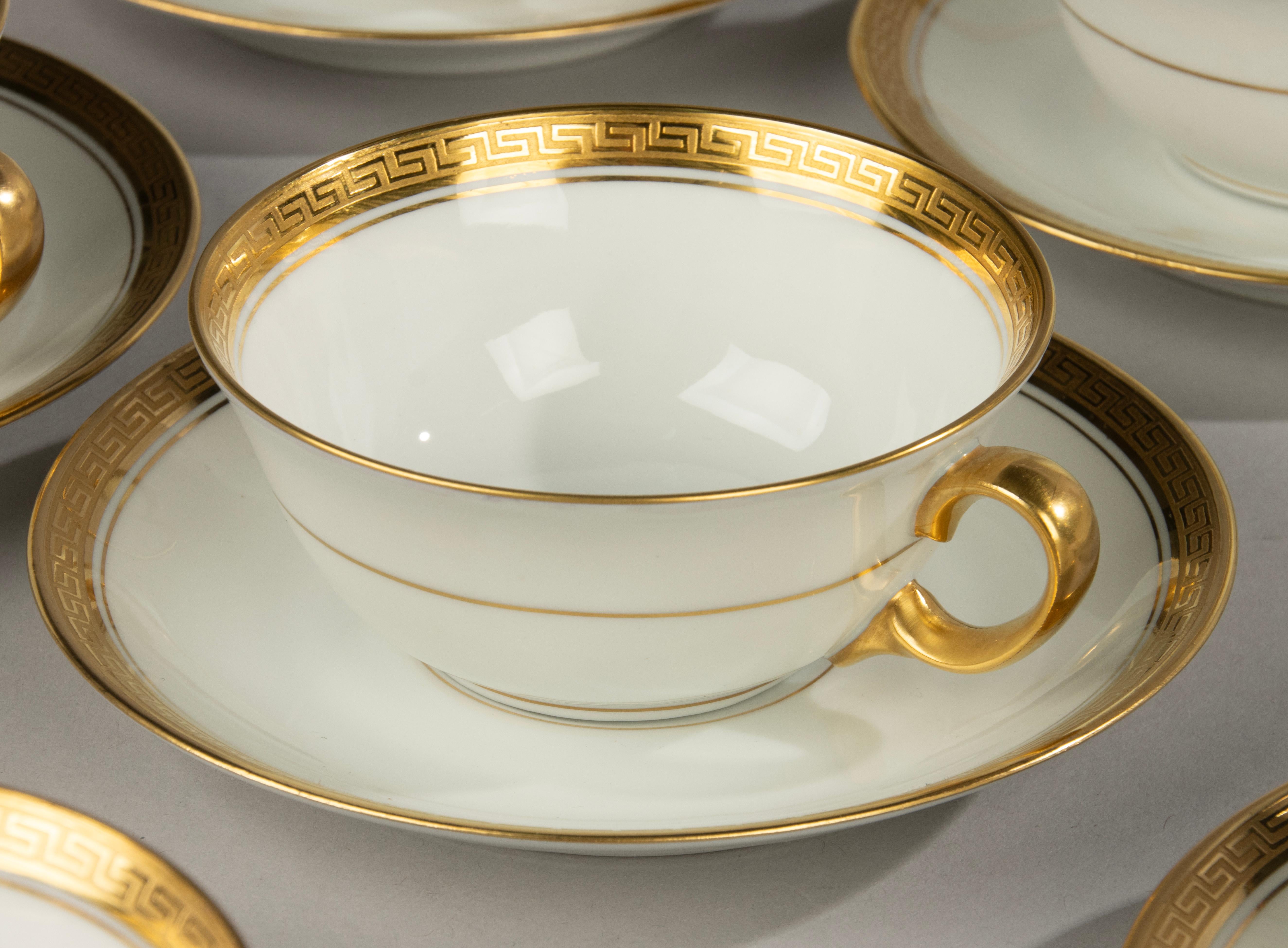 12-teiliges Porzellan-Teeset - Limoges - Weiß und Gold im Zustand „Gut“ im Angebot in Casteren, Noord-Brabant