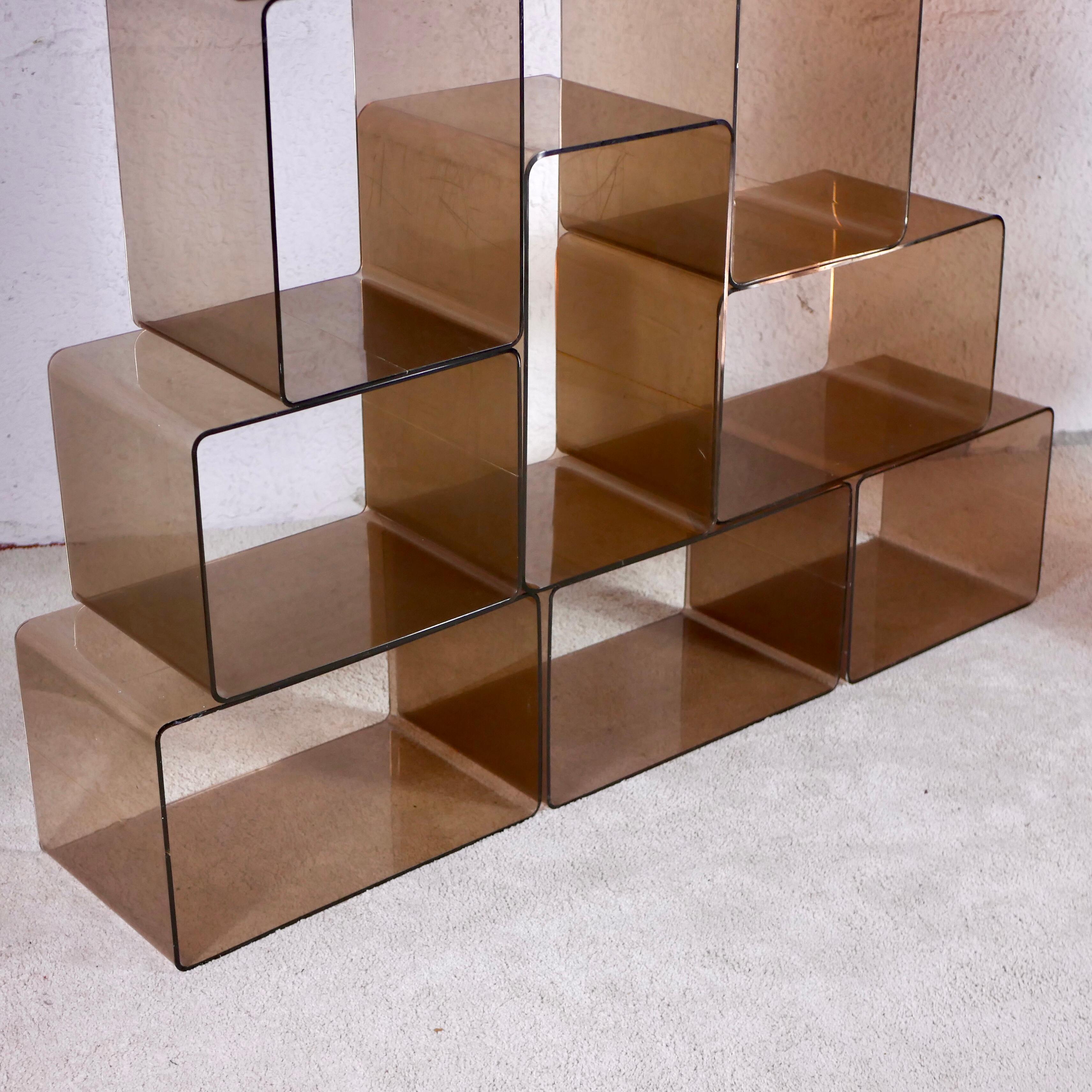 12 Pieces Modular Plexiglass Shelving System by Roche Bobois, France, 1970 In Good Condition In Lyon, FR