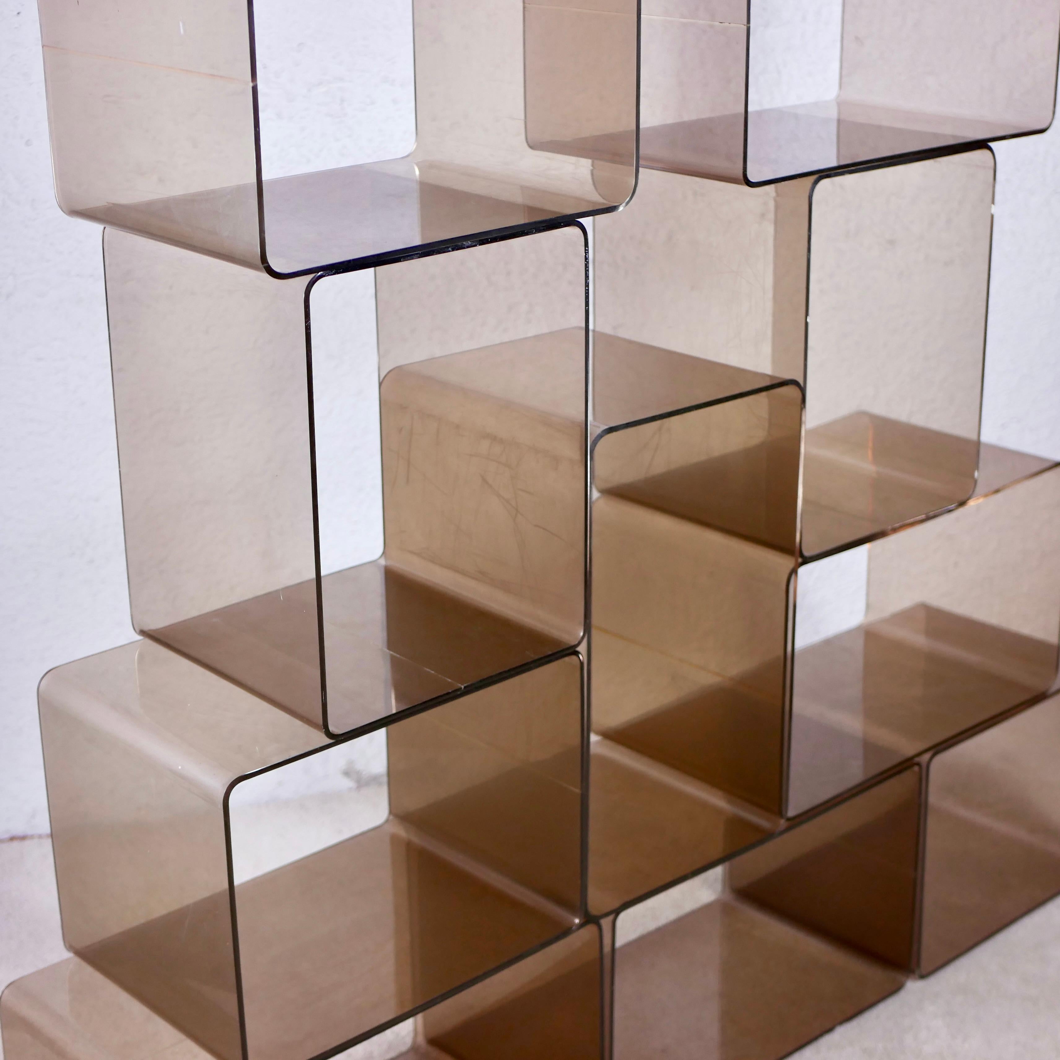 Fin du 20e siècle Système d'étagères modulaires en plexiglas de 12 pièces par Roche Bobois, France, 1970