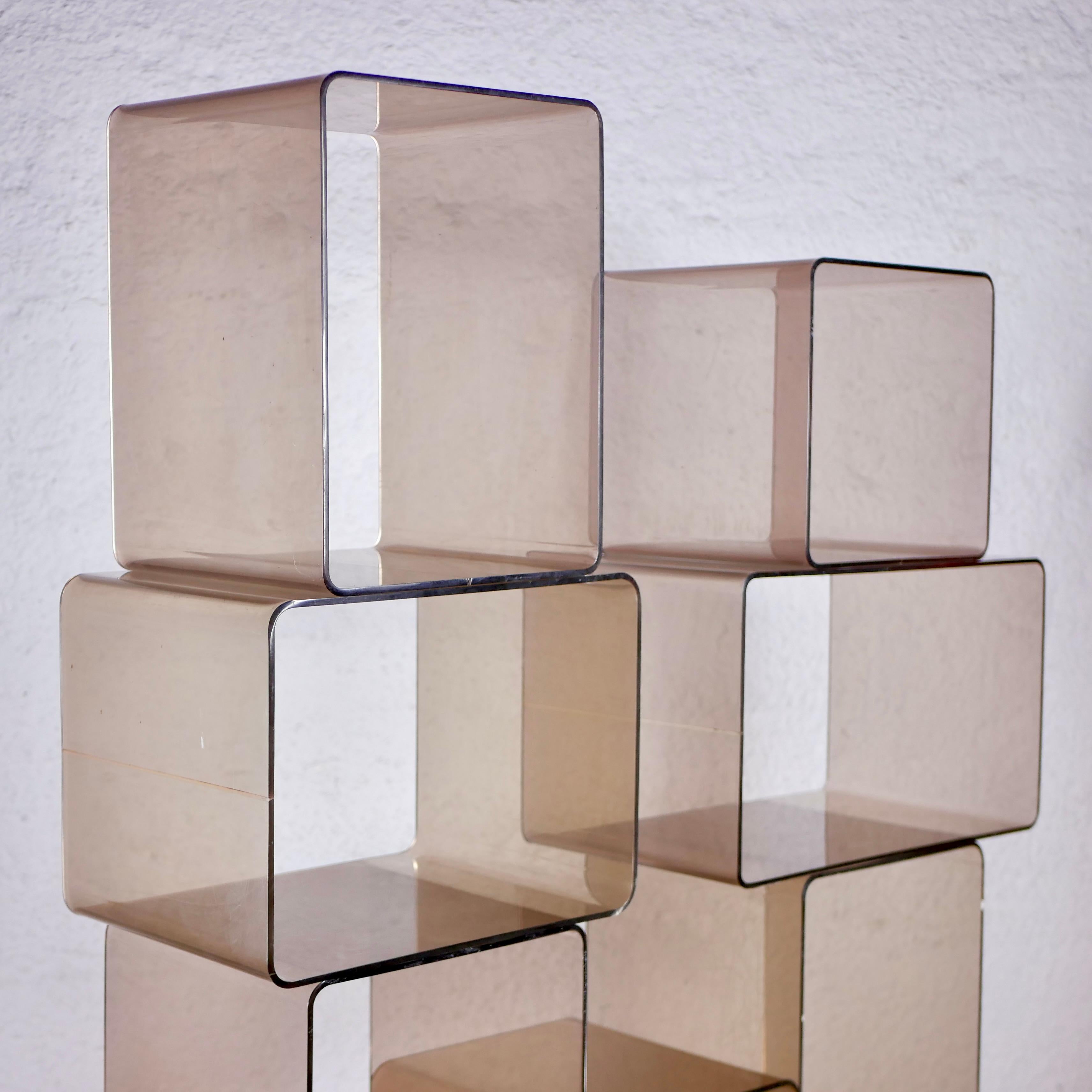 Plexiglas Système d'étagères modulaires en plexiglas de 12 pièces par Roche Bobois, France, 1970