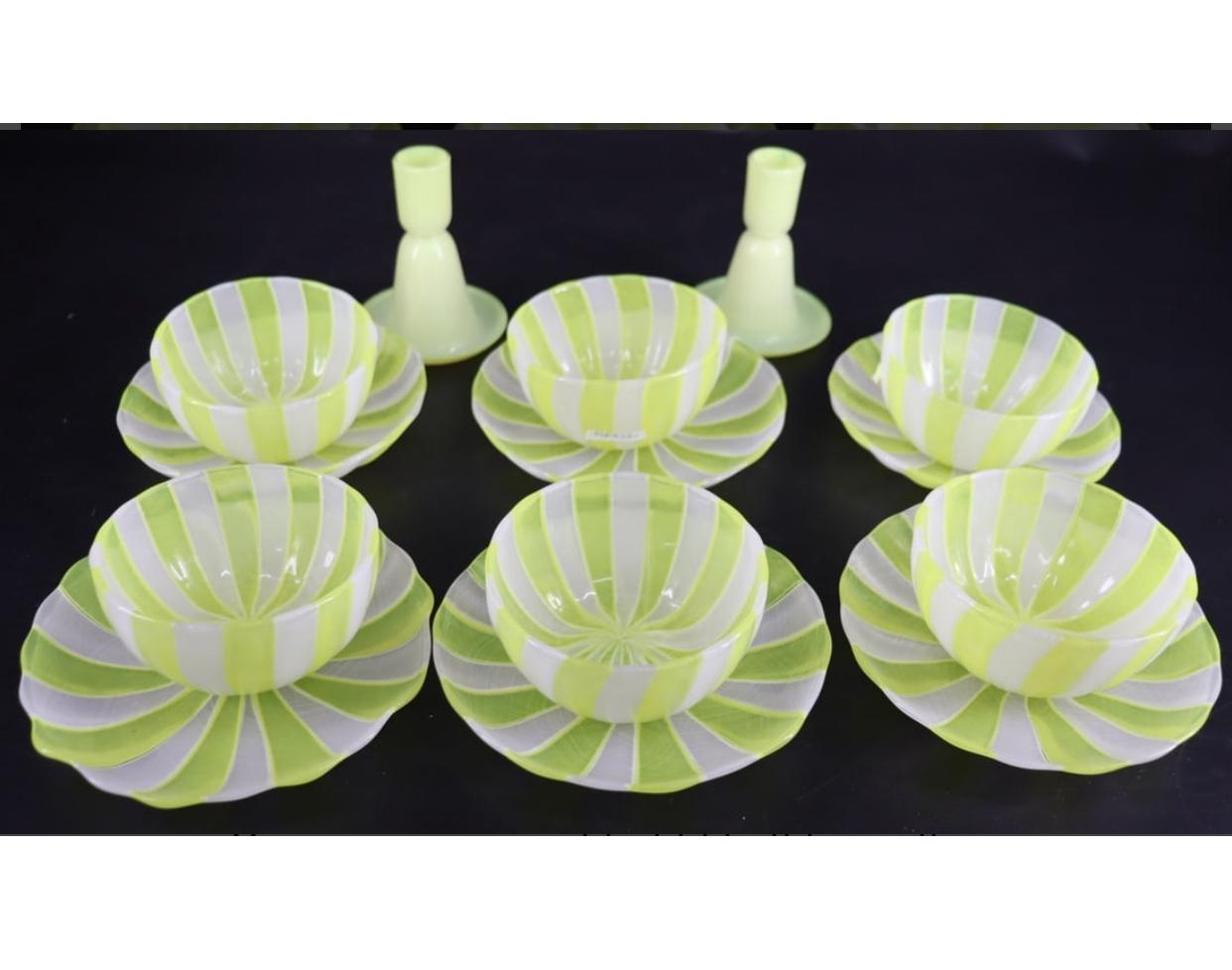 12 Pieces of Venini Latticino Yellow & White Desert Bowls and Plates. en Bueno estado para la venta en Chicago, IL
