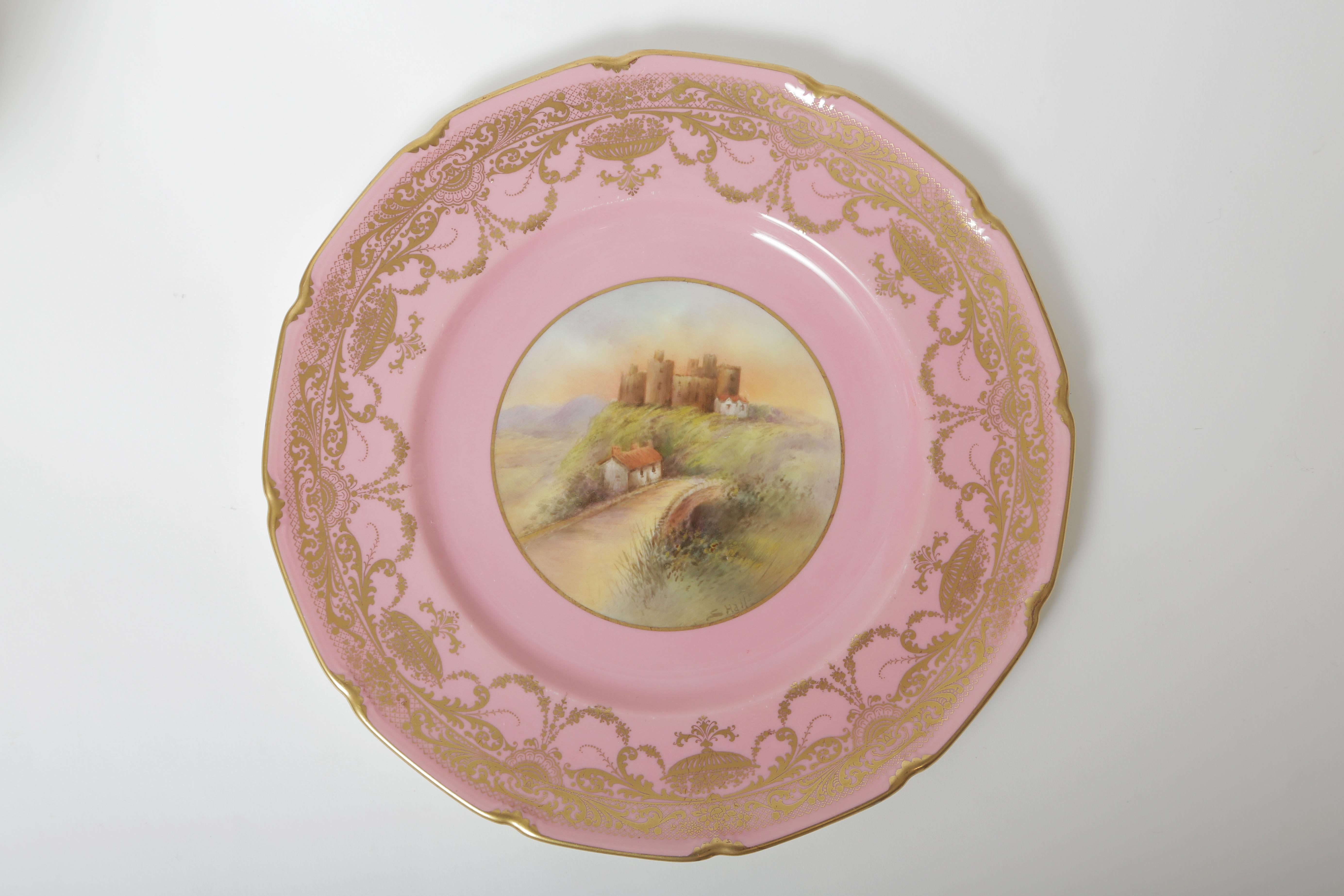 Peint à la main 12 assiettes de cabinet château roses dorées et peintes à la main. Ancien artiste anglais signé en vente