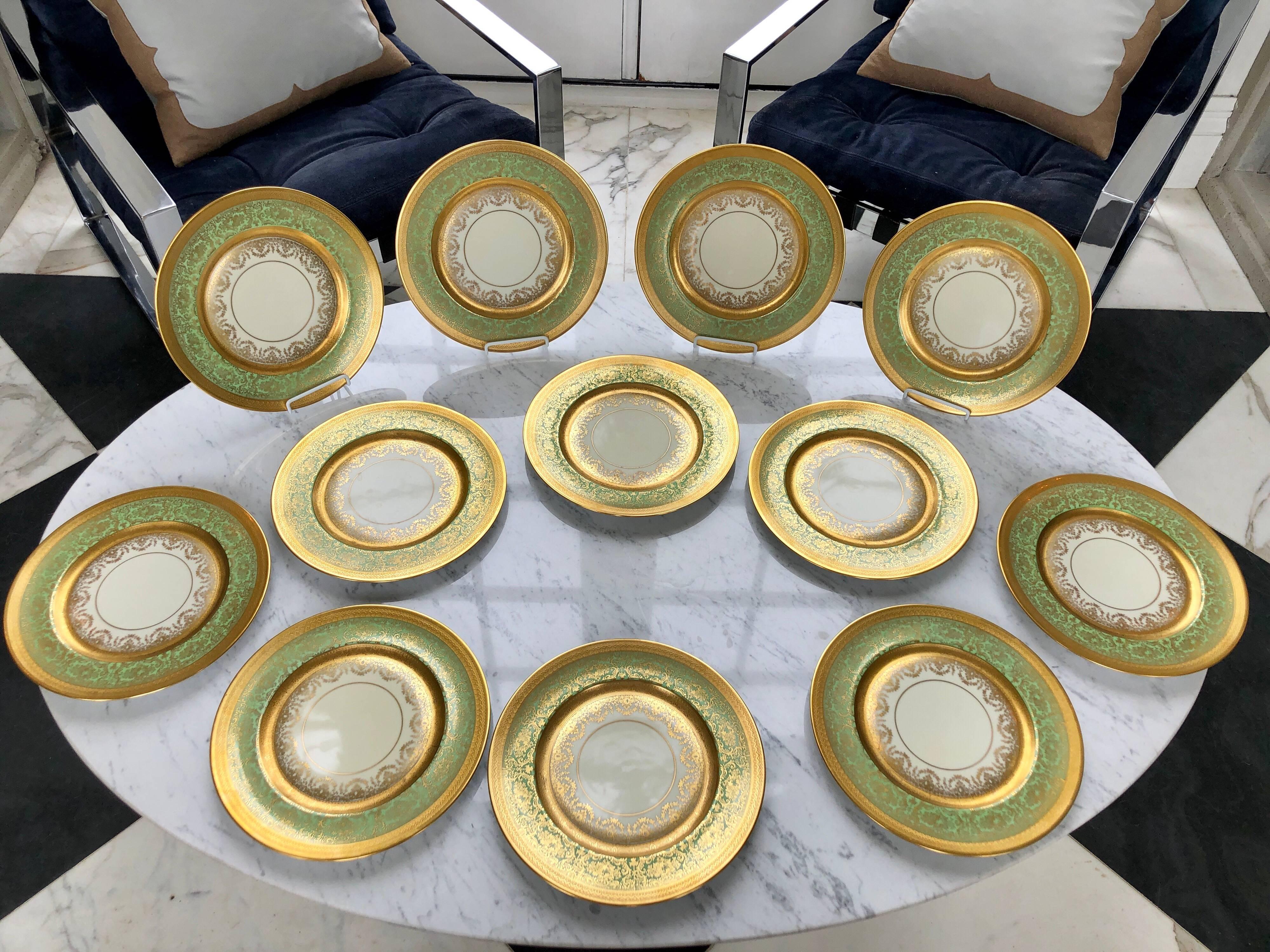 Mid-20th Century 12 Porcelain Dinner Plates