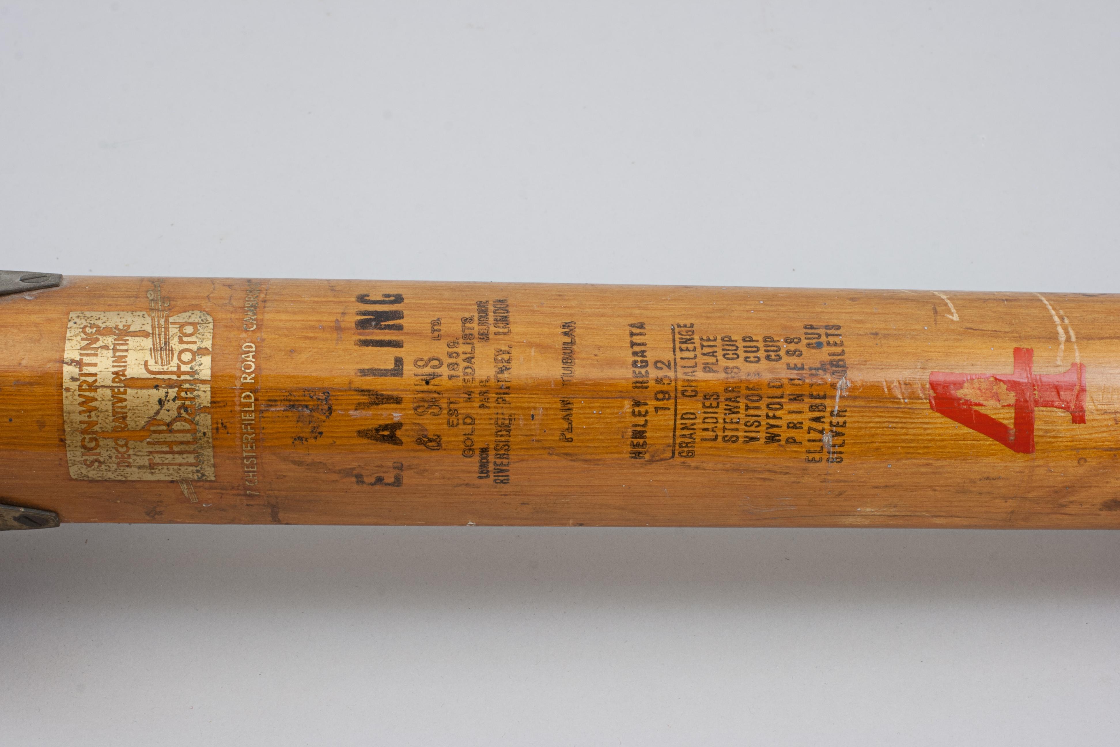 12' Presentation Rowing Oar Trophy, Magdalane Collage Cambridge 1956 en vente 3