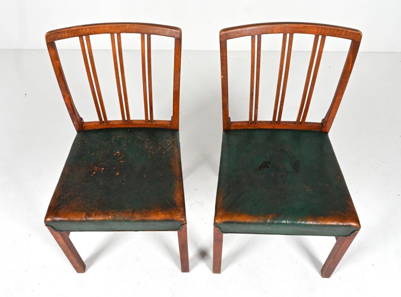 '12' Rare Model 1675B Dining Chairs by Ole Wanscher Fritz Hansen, c. 1940's For Sale 4